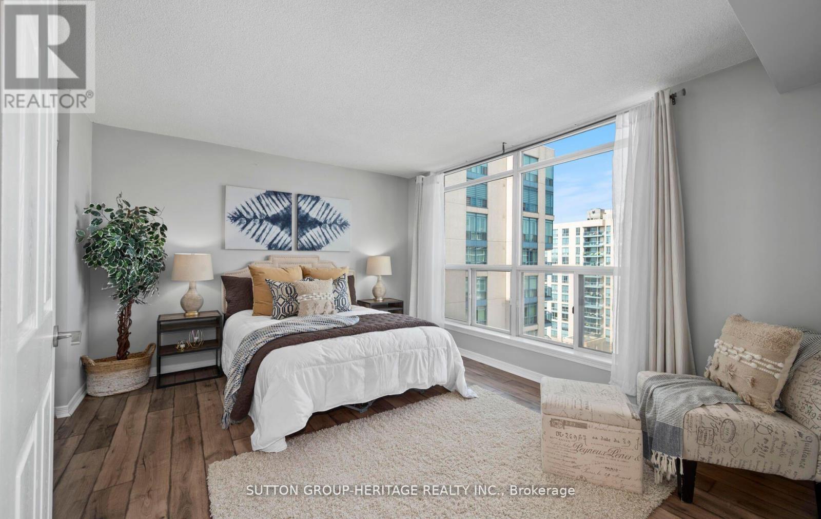 #901 -340 WATSON ST W, #901