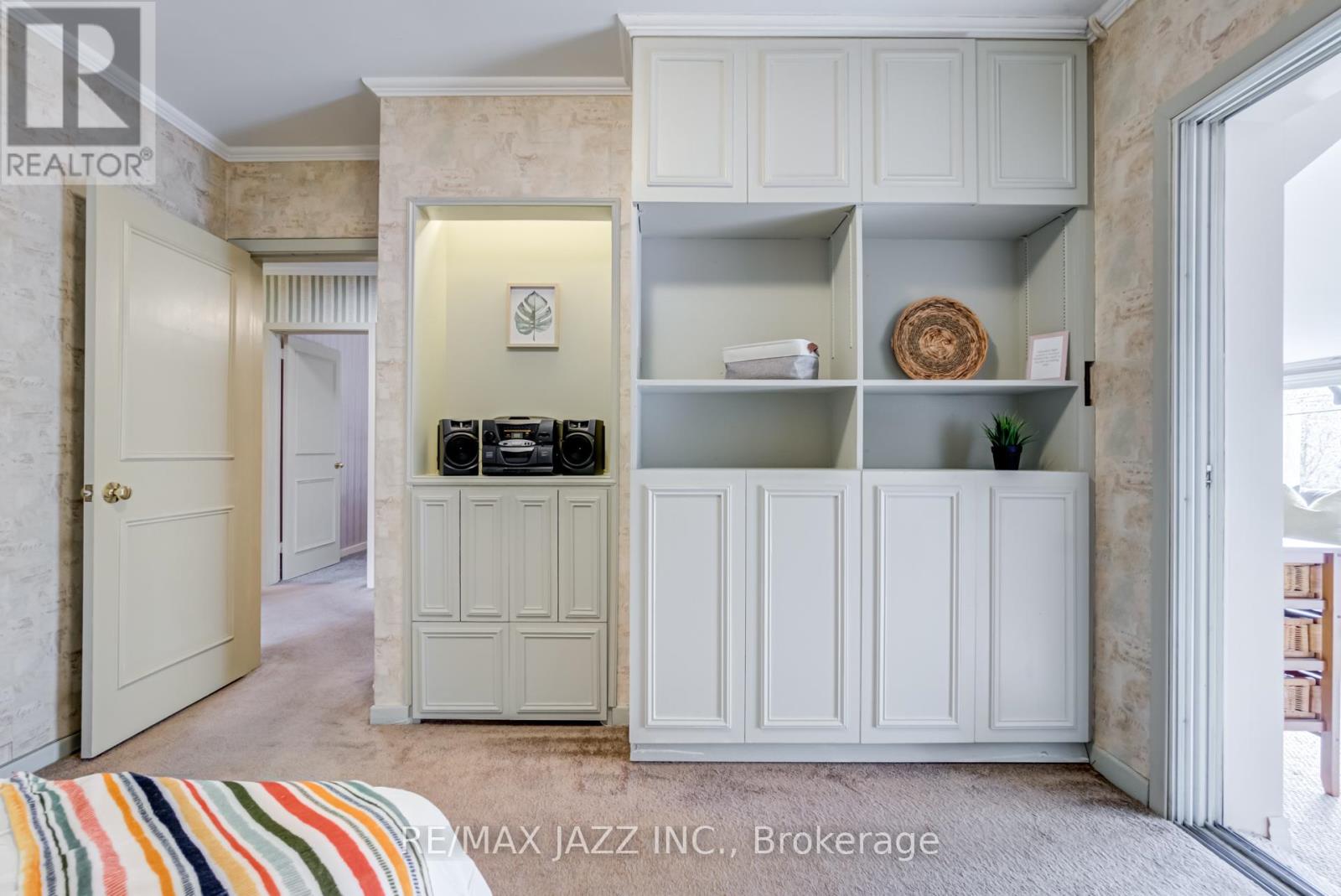 140 LUPIN DR