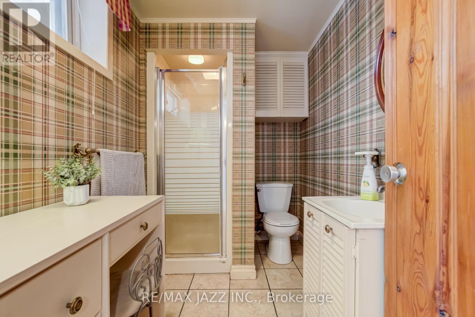 140 LUPIN DR