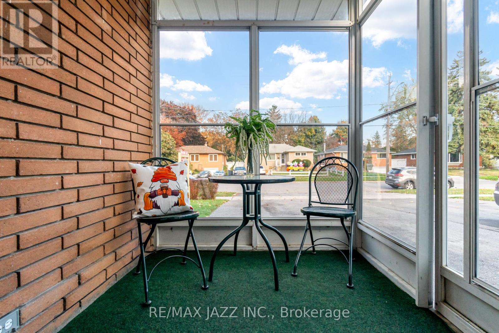 140 LUPIN DR