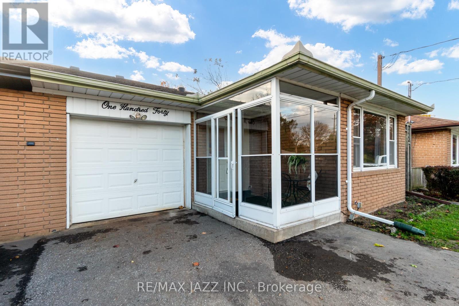 140 LUPIN DR