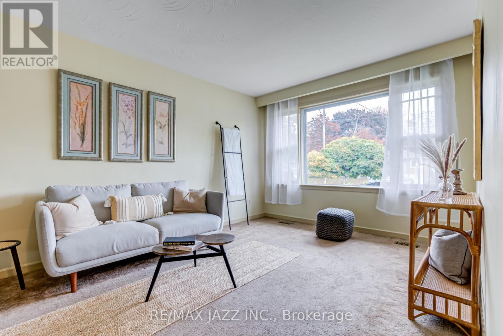 140 LUPIN DR