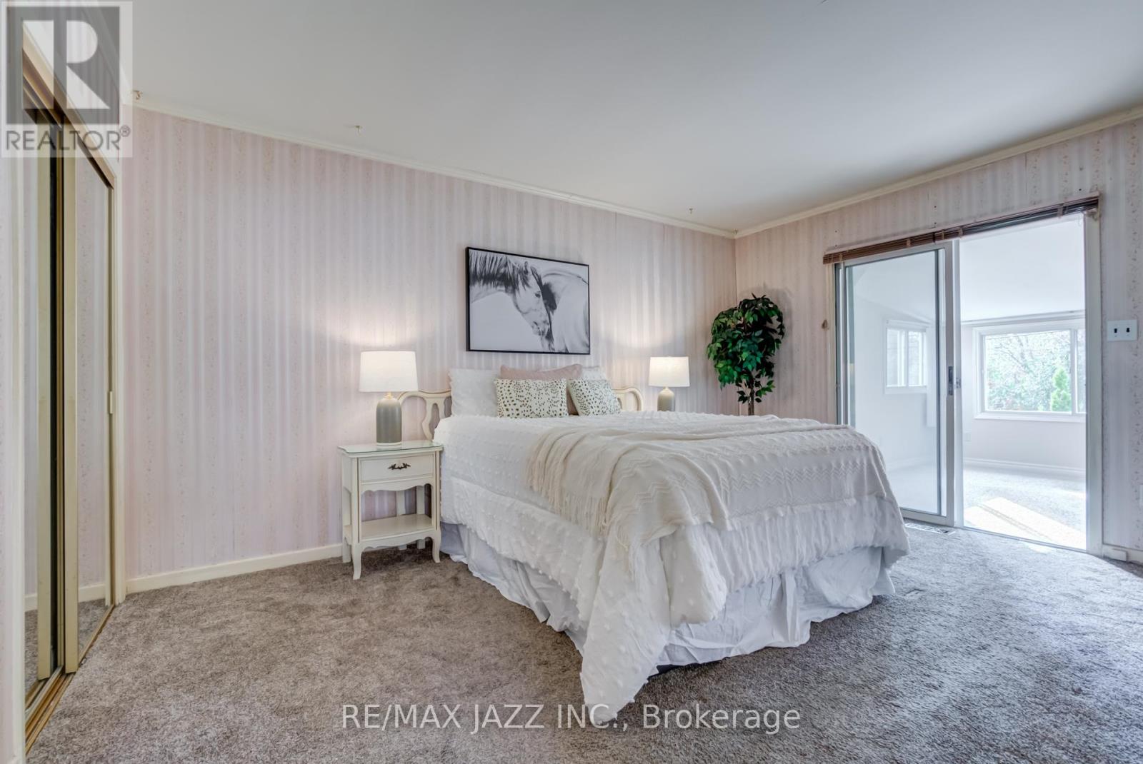 140 LUPIN DR