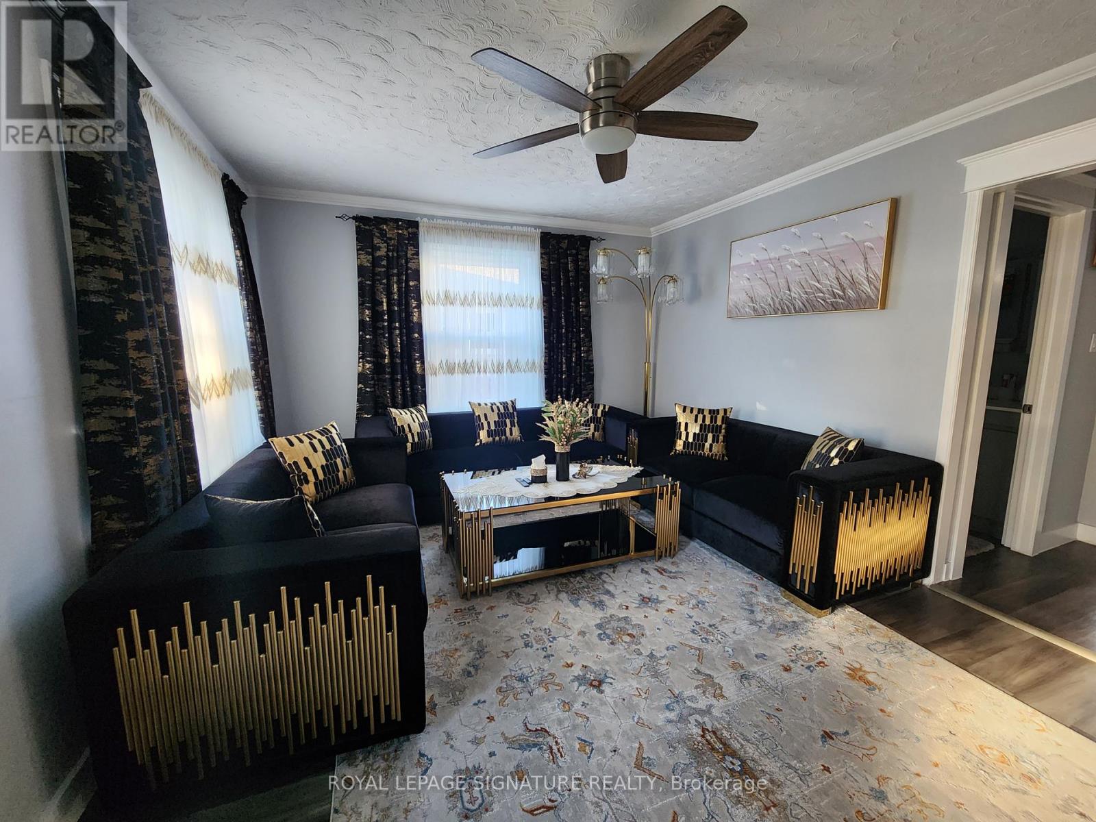 #UPPER -38 GLYNN RD, #Upper