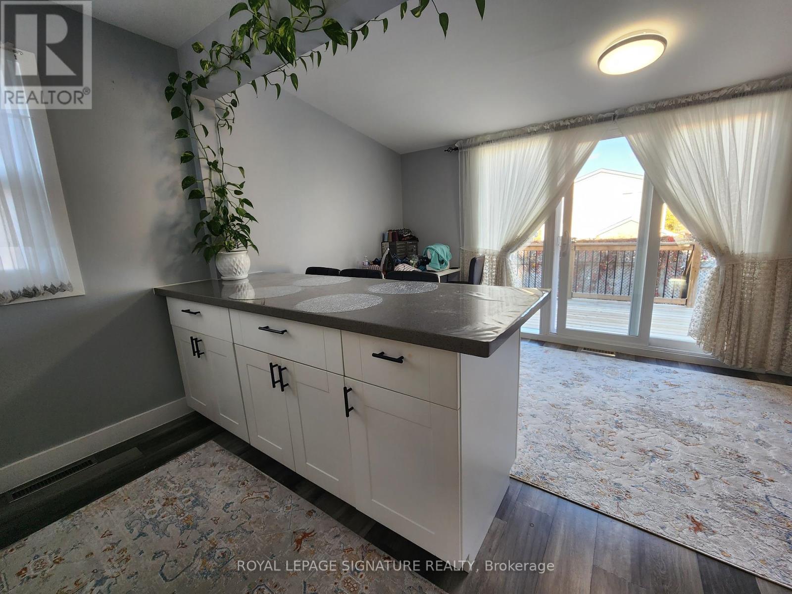 #UPPER -38 GLYNN RD, #Upper