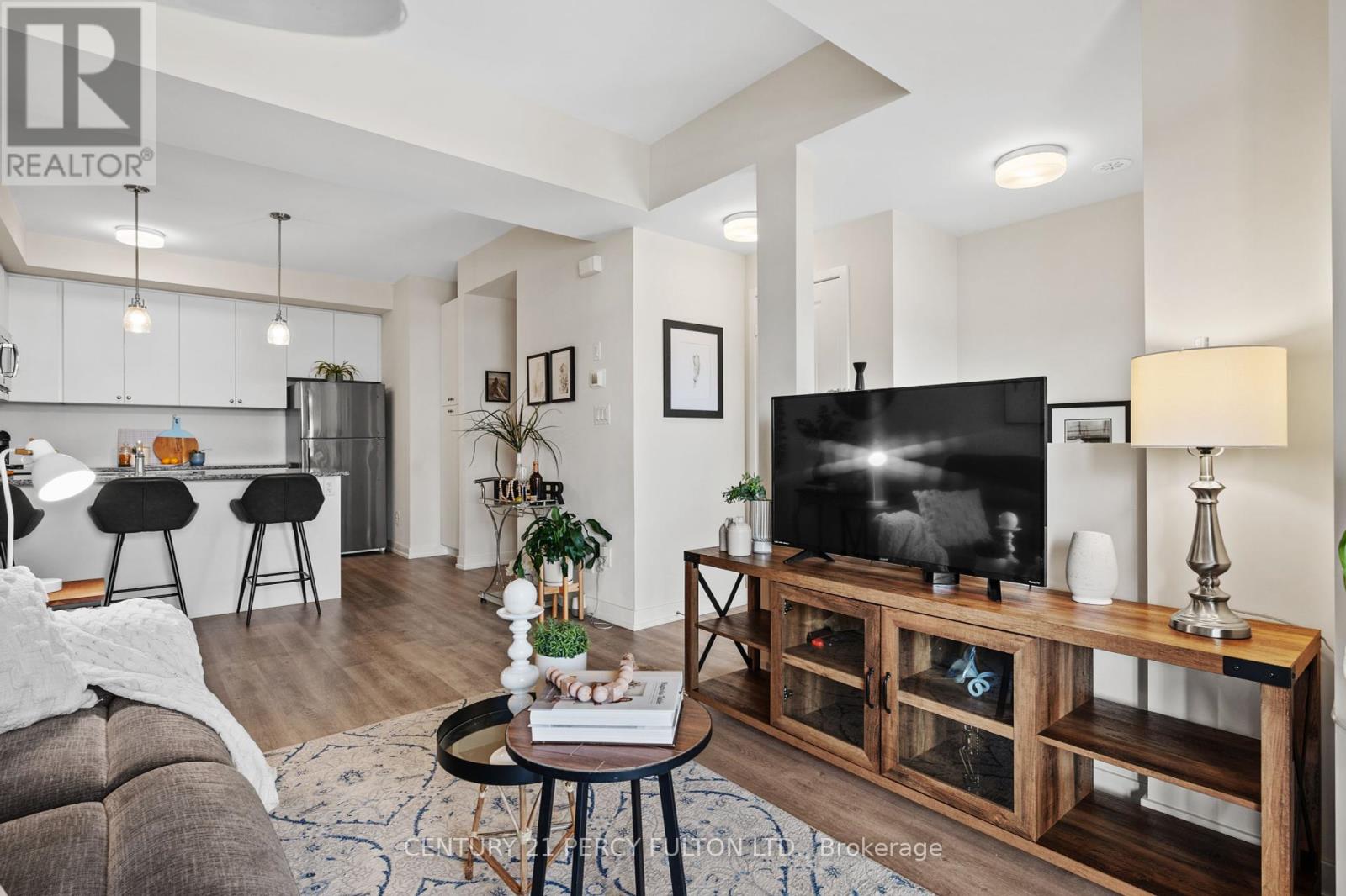 #207 -2550 CASTLEGATE CROSSING, #207
