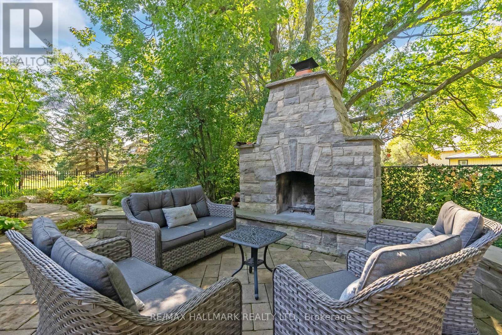 6 WILSON HOUSE DR