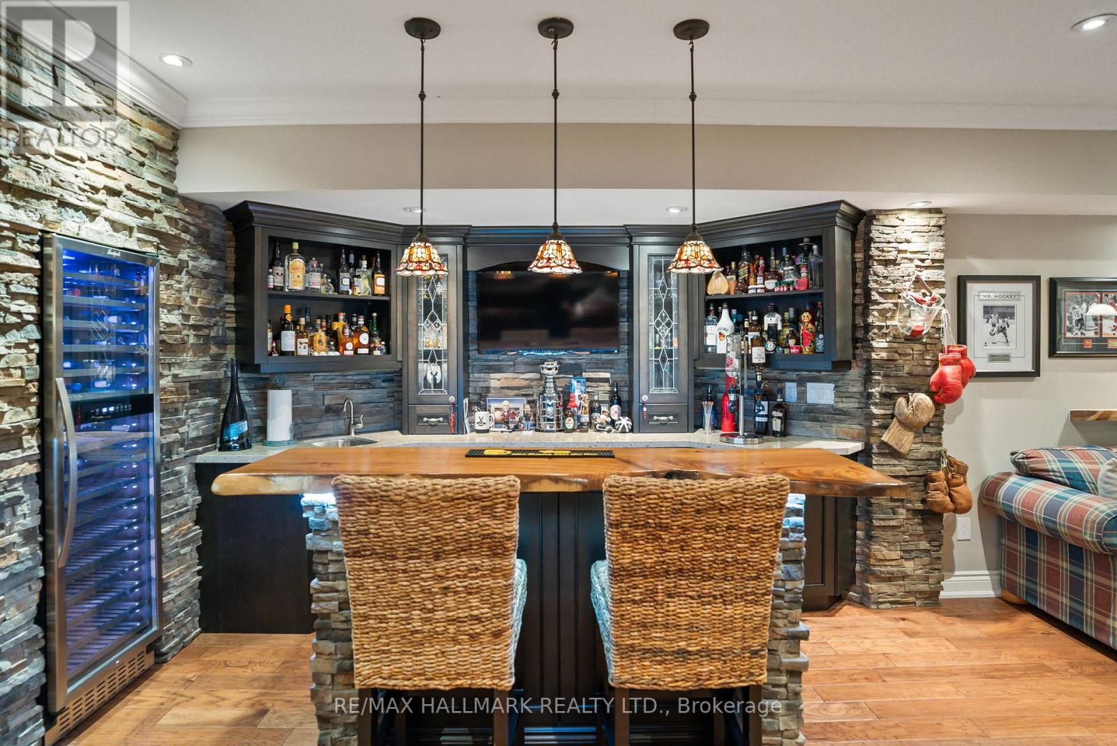 6 WILSON HOUSE DR