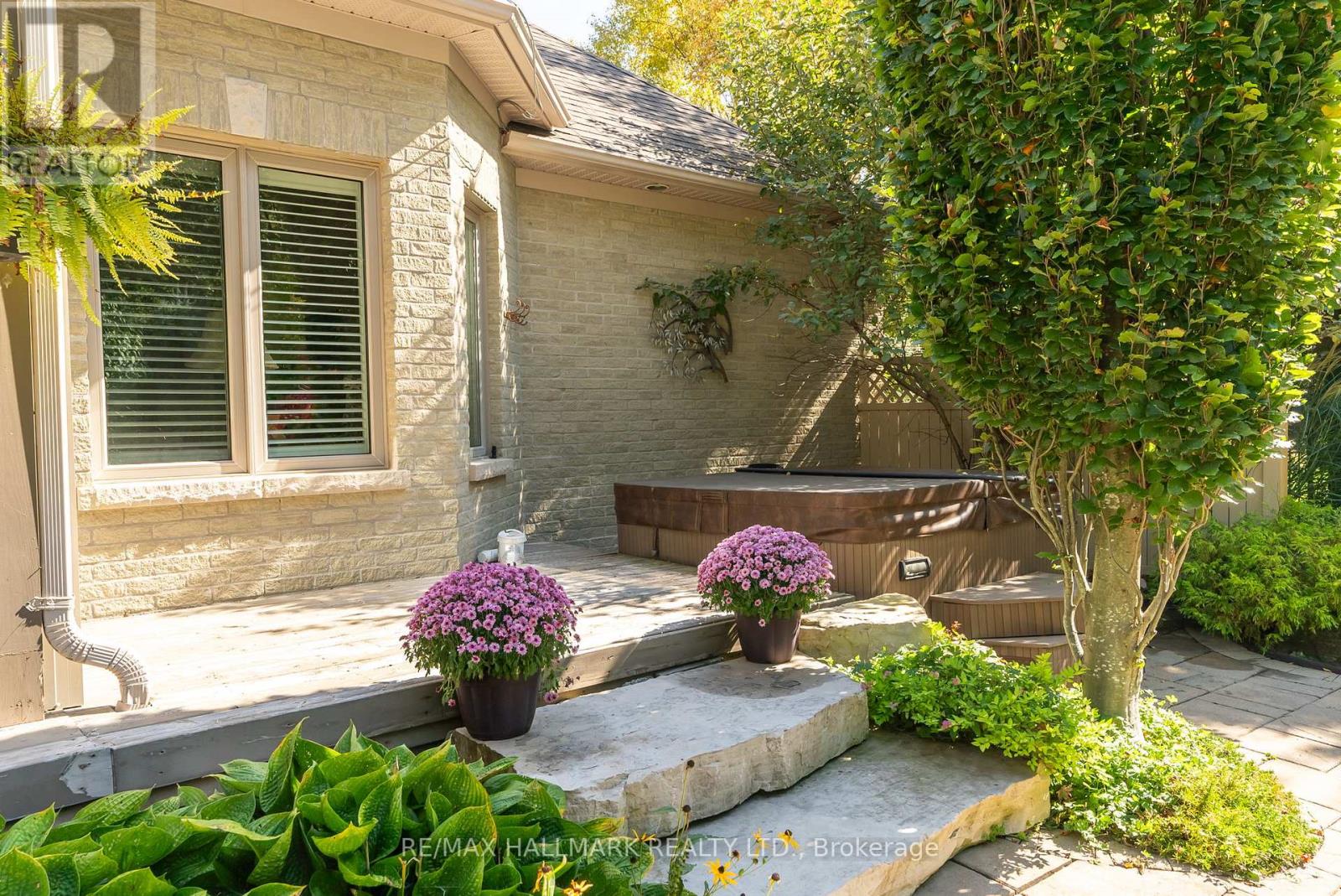 6 WILSON HOUSE DR