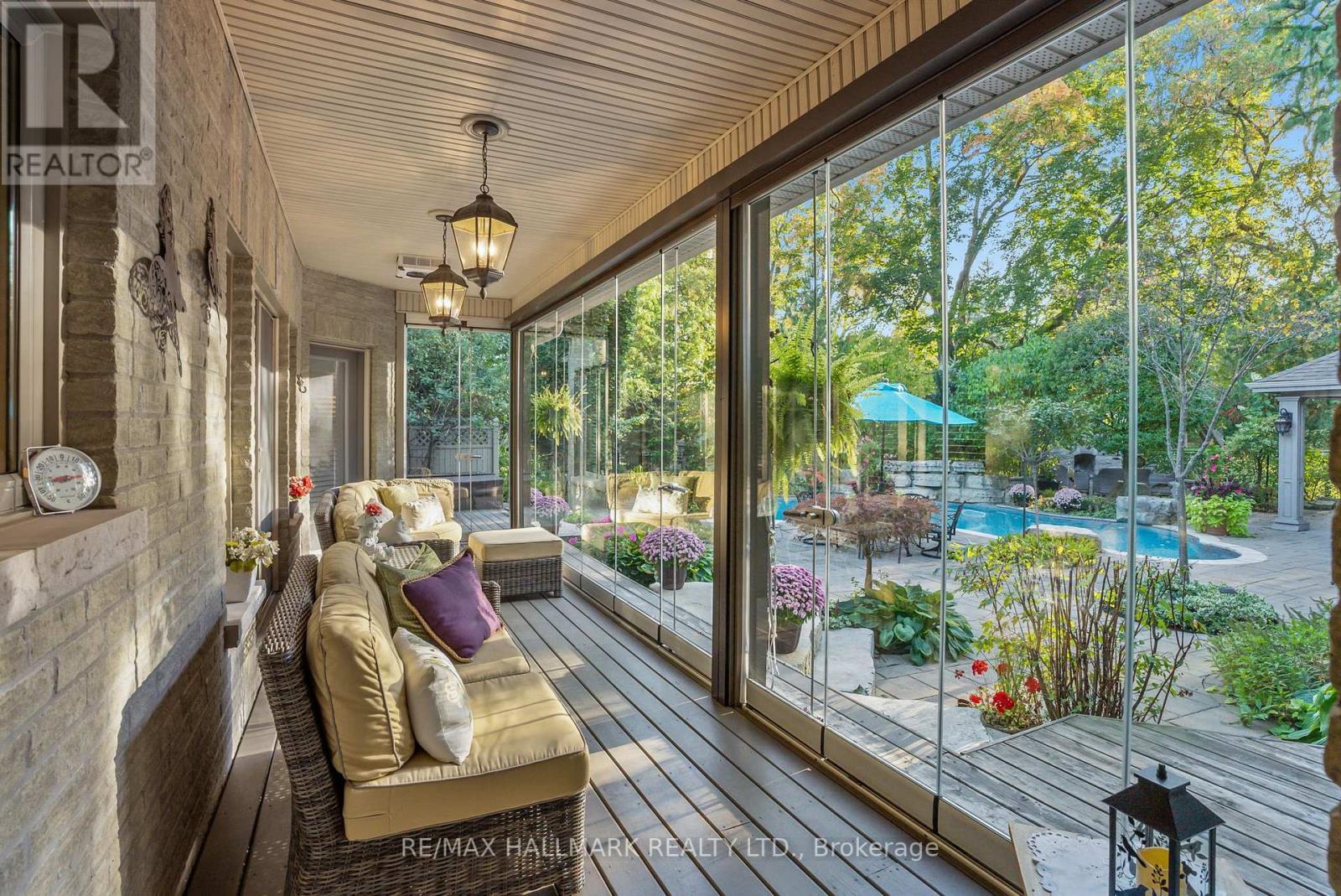 6 WILSON HOUSE DR