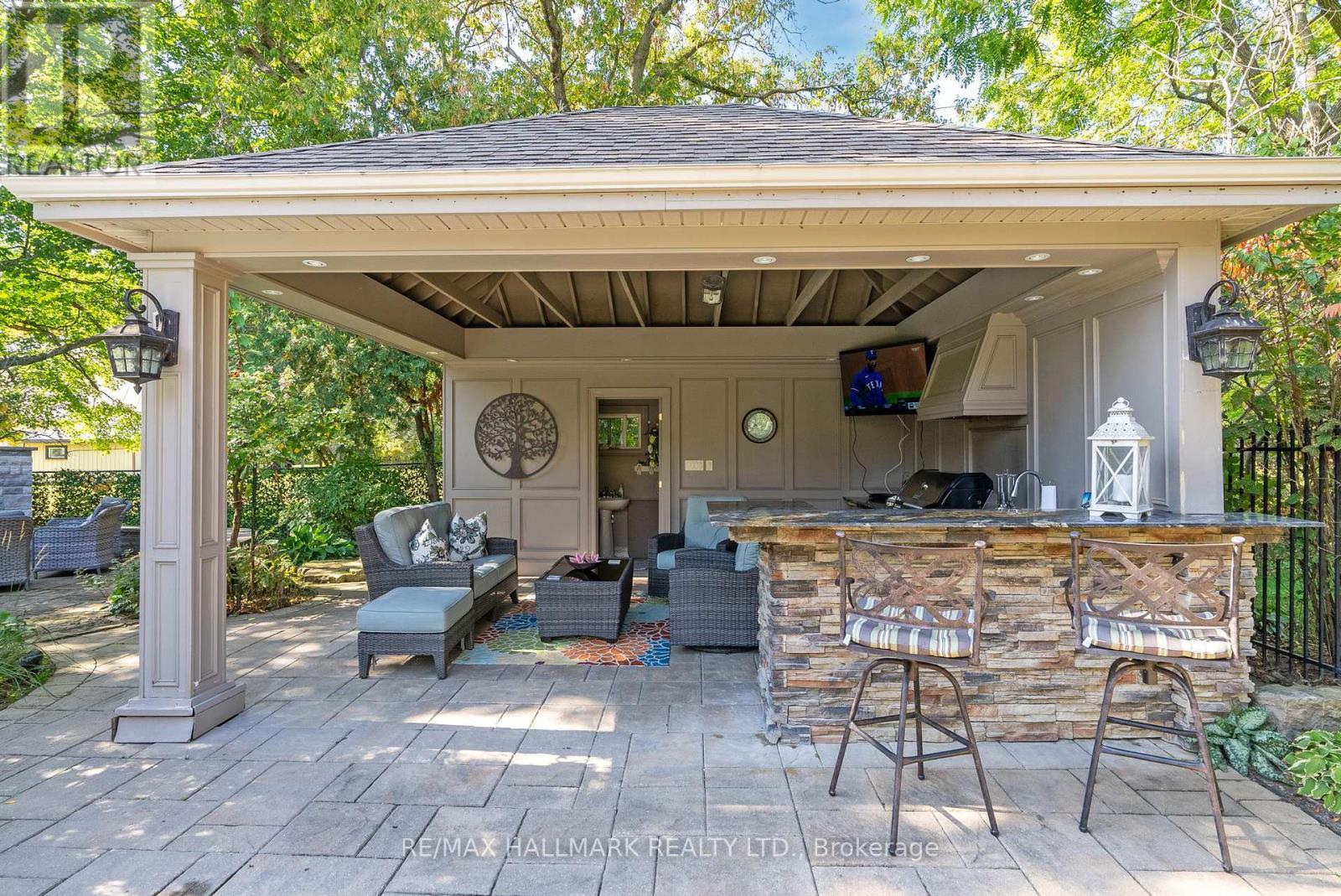 6 WILSON HOUSE DR