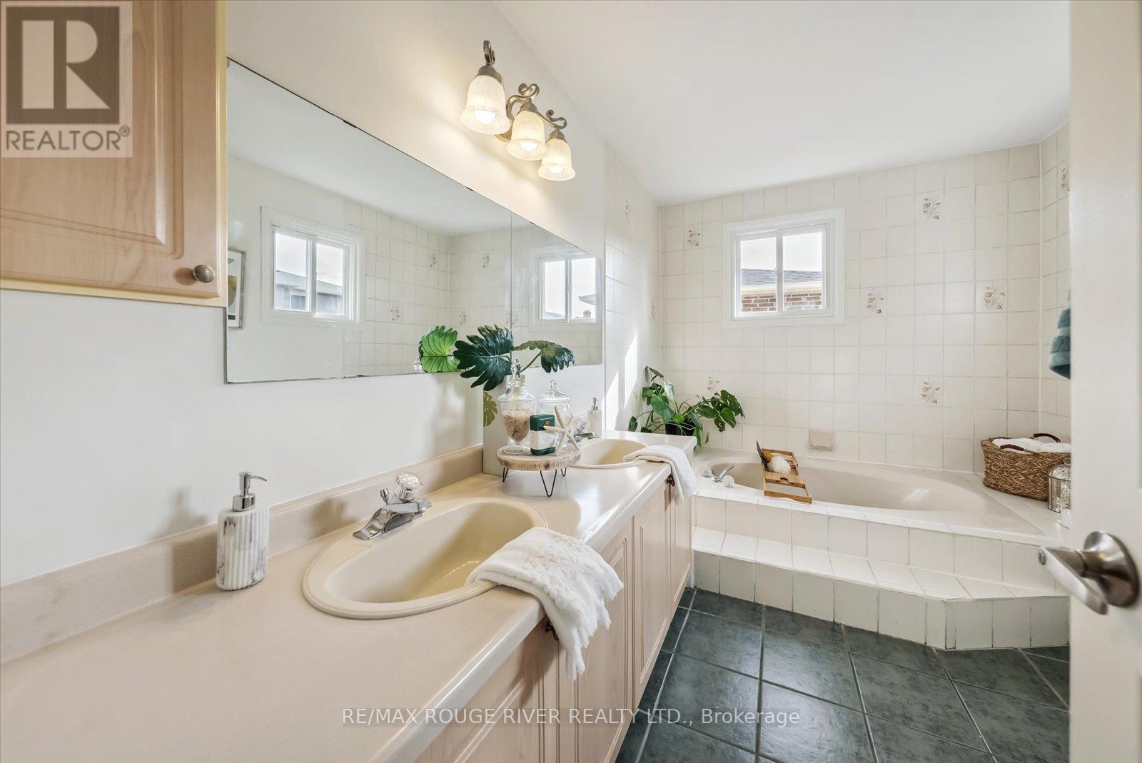 552 ROSEBANK RD