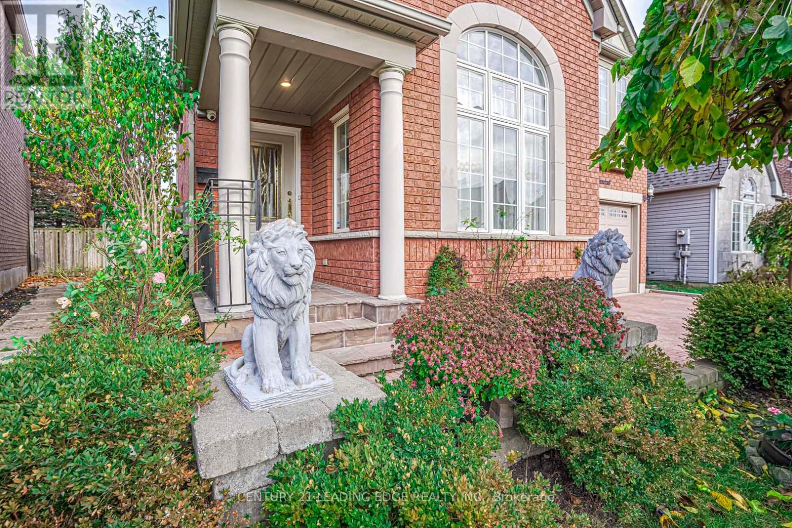 105 HOPKINSON CRES