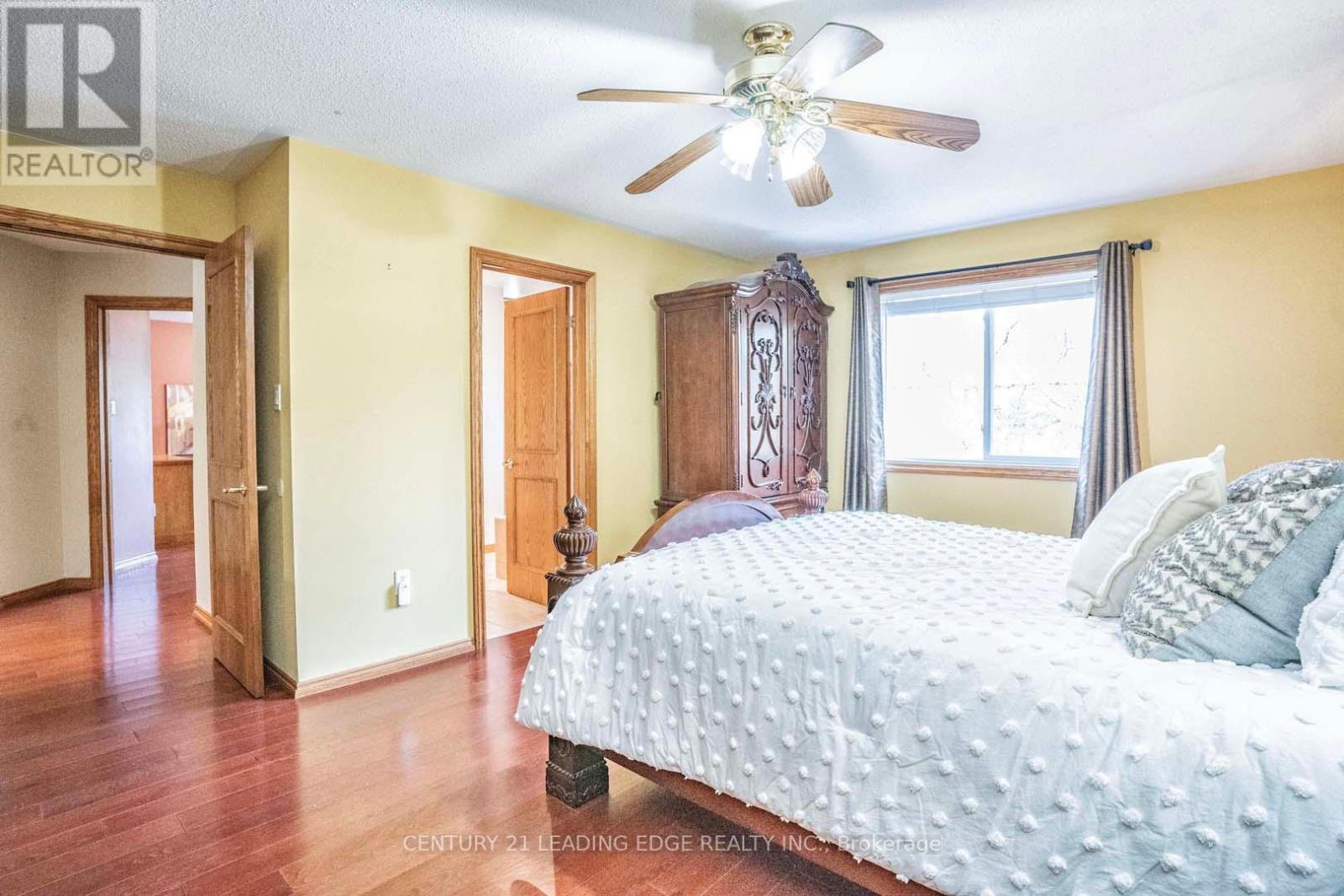 105 HOPKINSON CRES