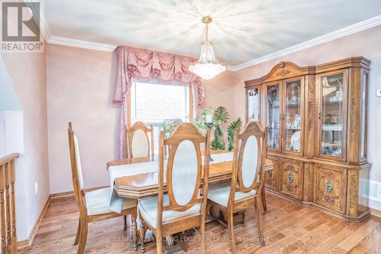 105 HOPKINSON CRES