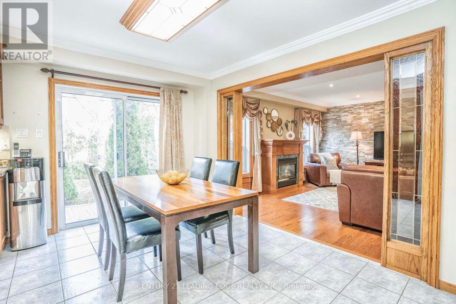 105 HOPKINSON CRES