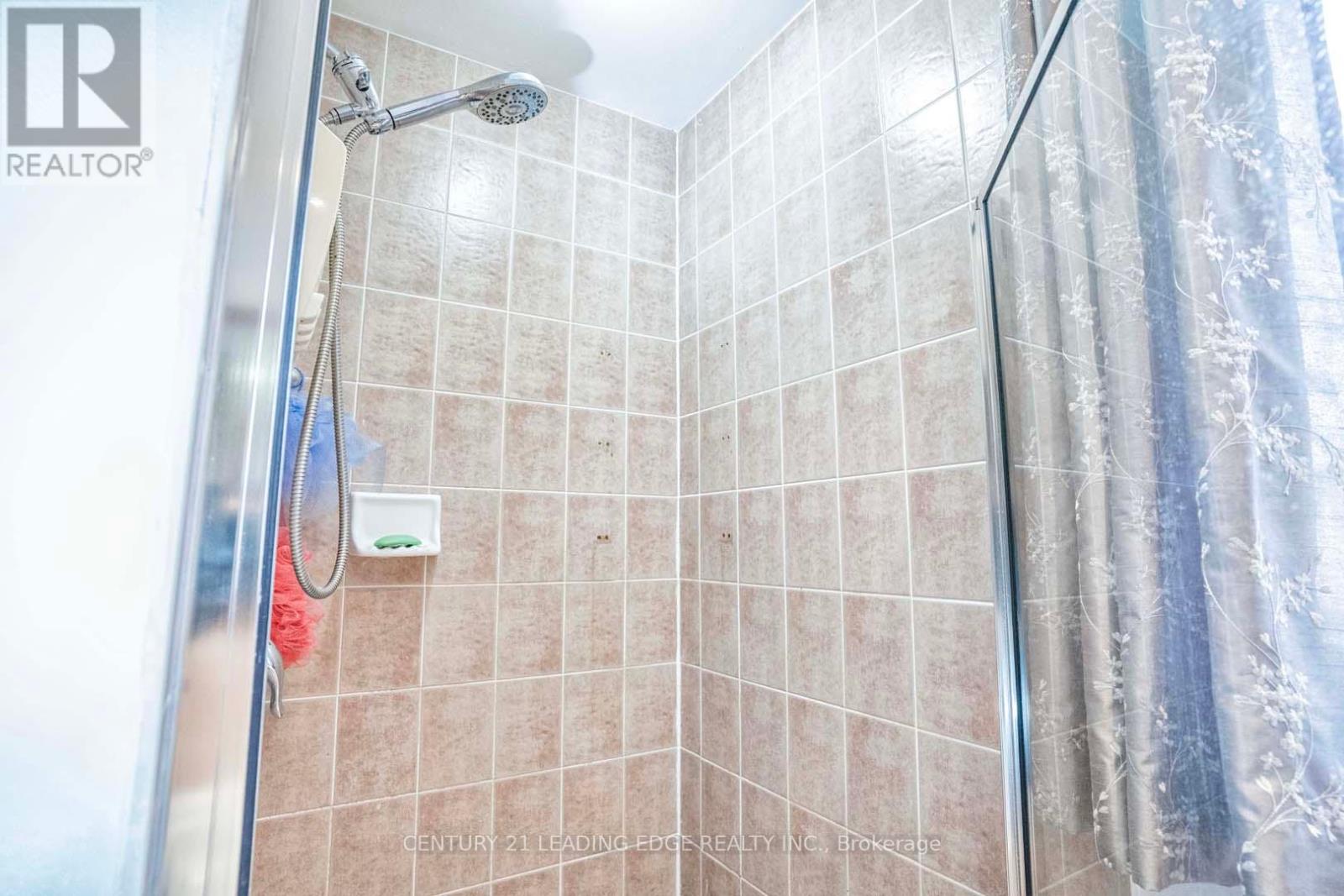 105 HOPKINSON CRES