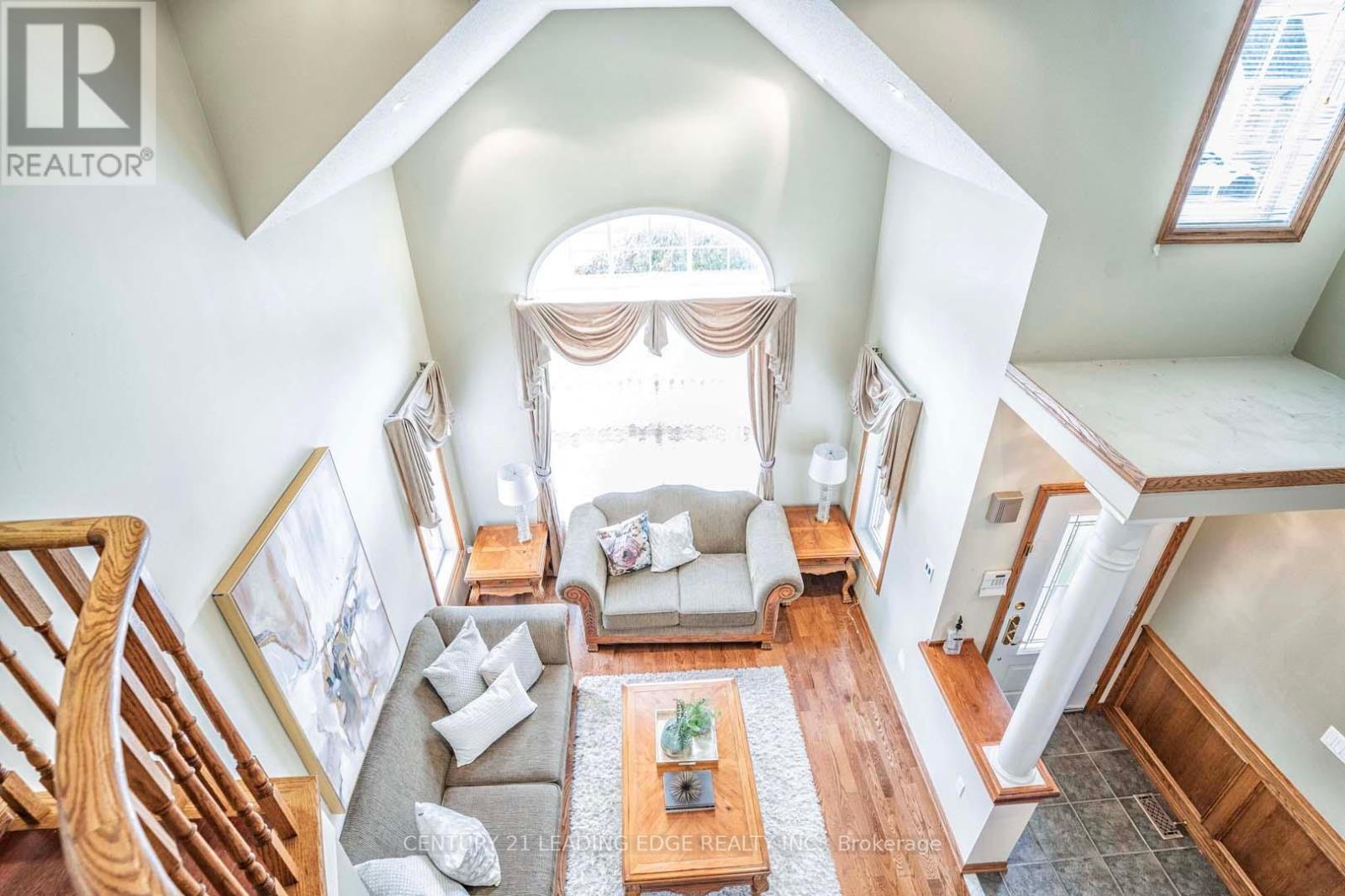 105 HOPKINSON CRES