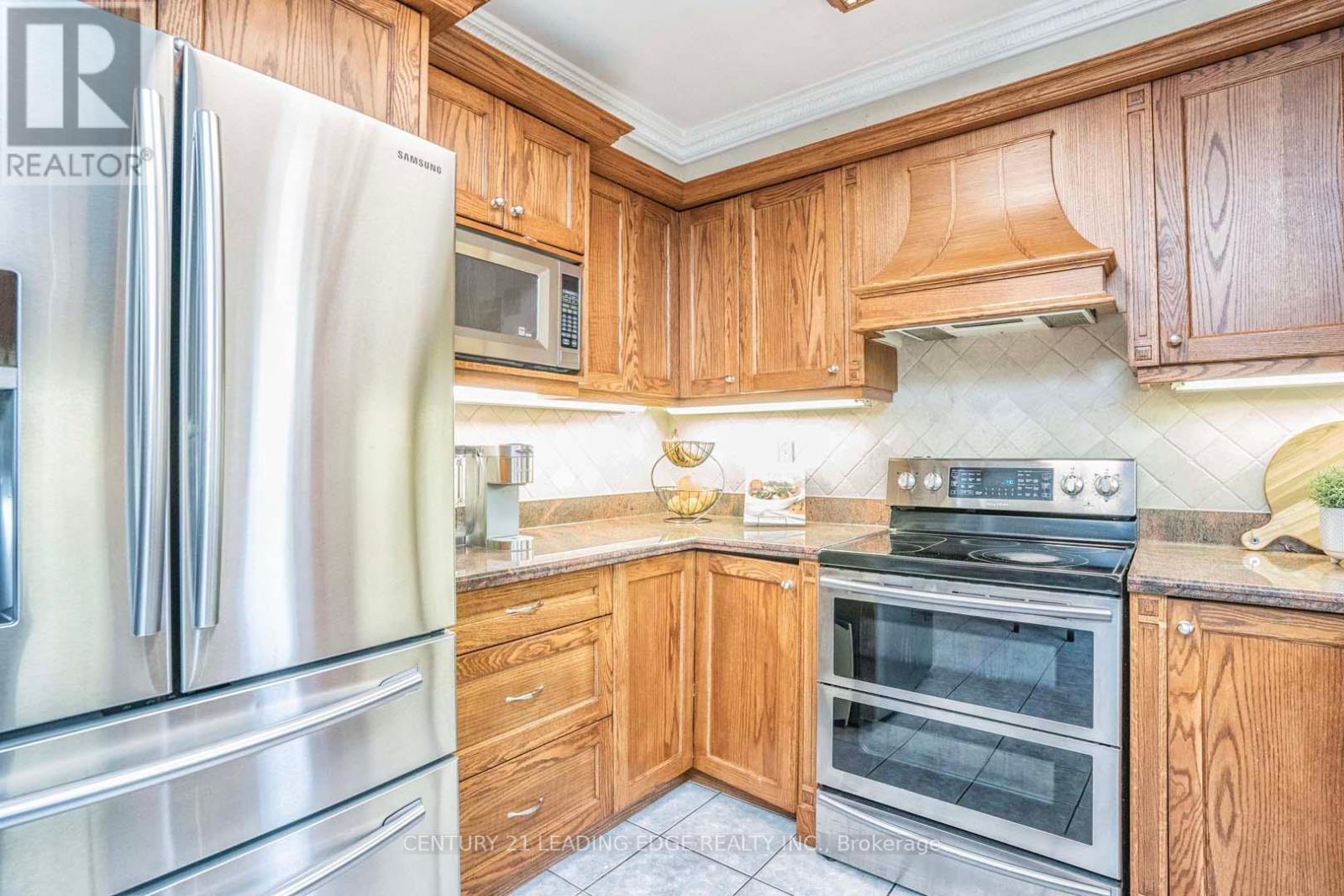 105 HOPKINSON CRES
