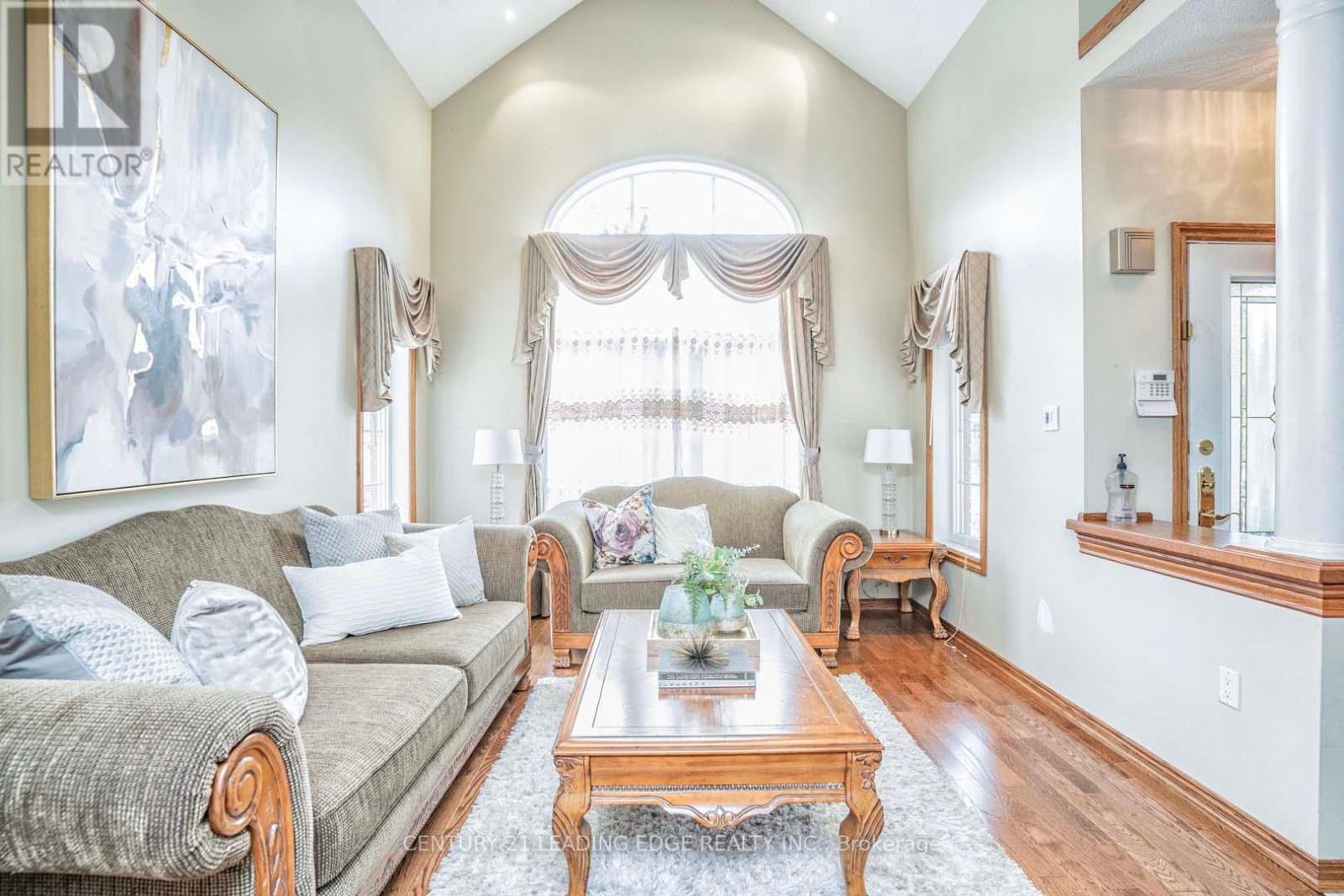 105 HOPKINSON CRES
