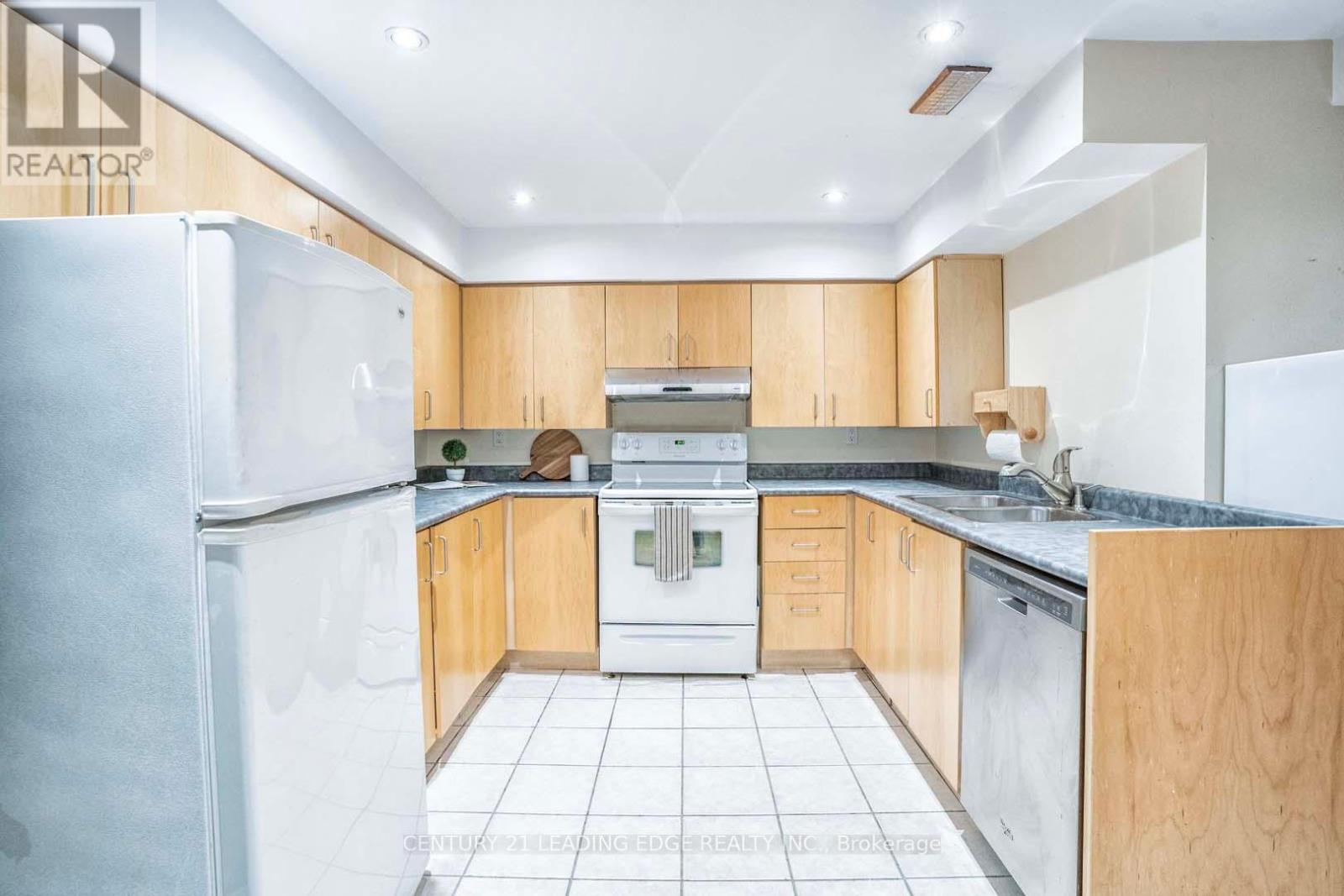 105 HOPKINSON CRES