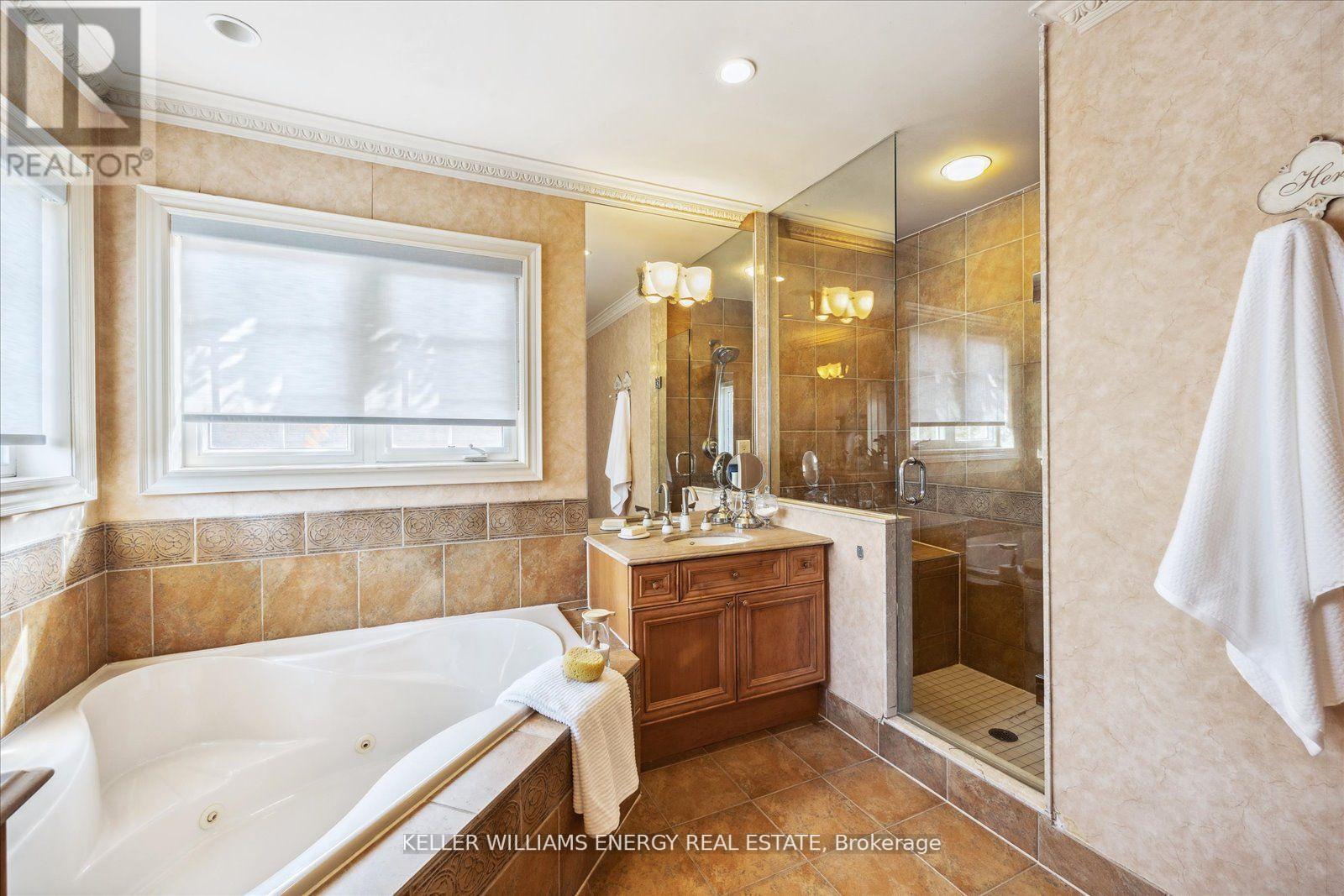 24 KNOX CRES