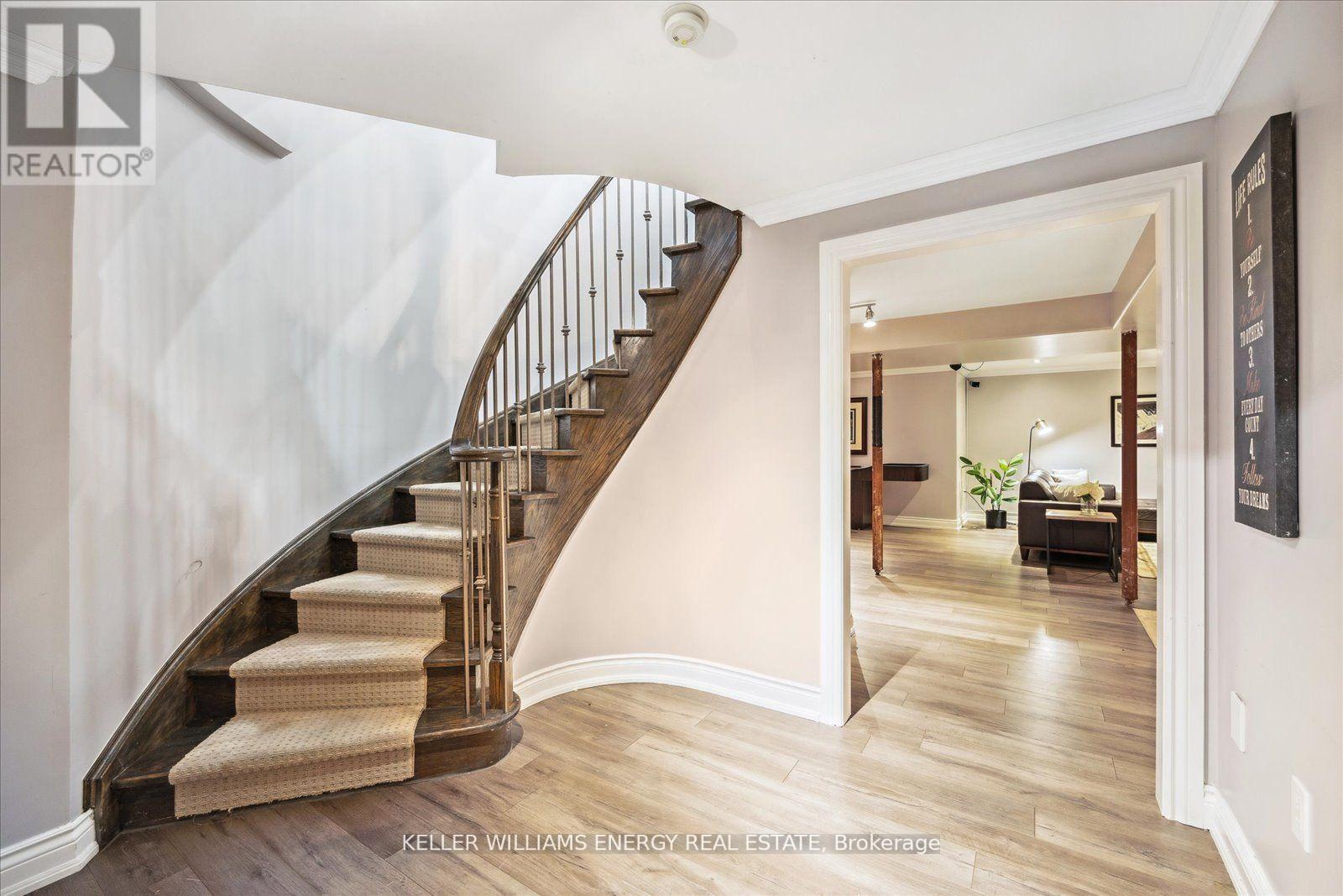 24 KNOX CRES