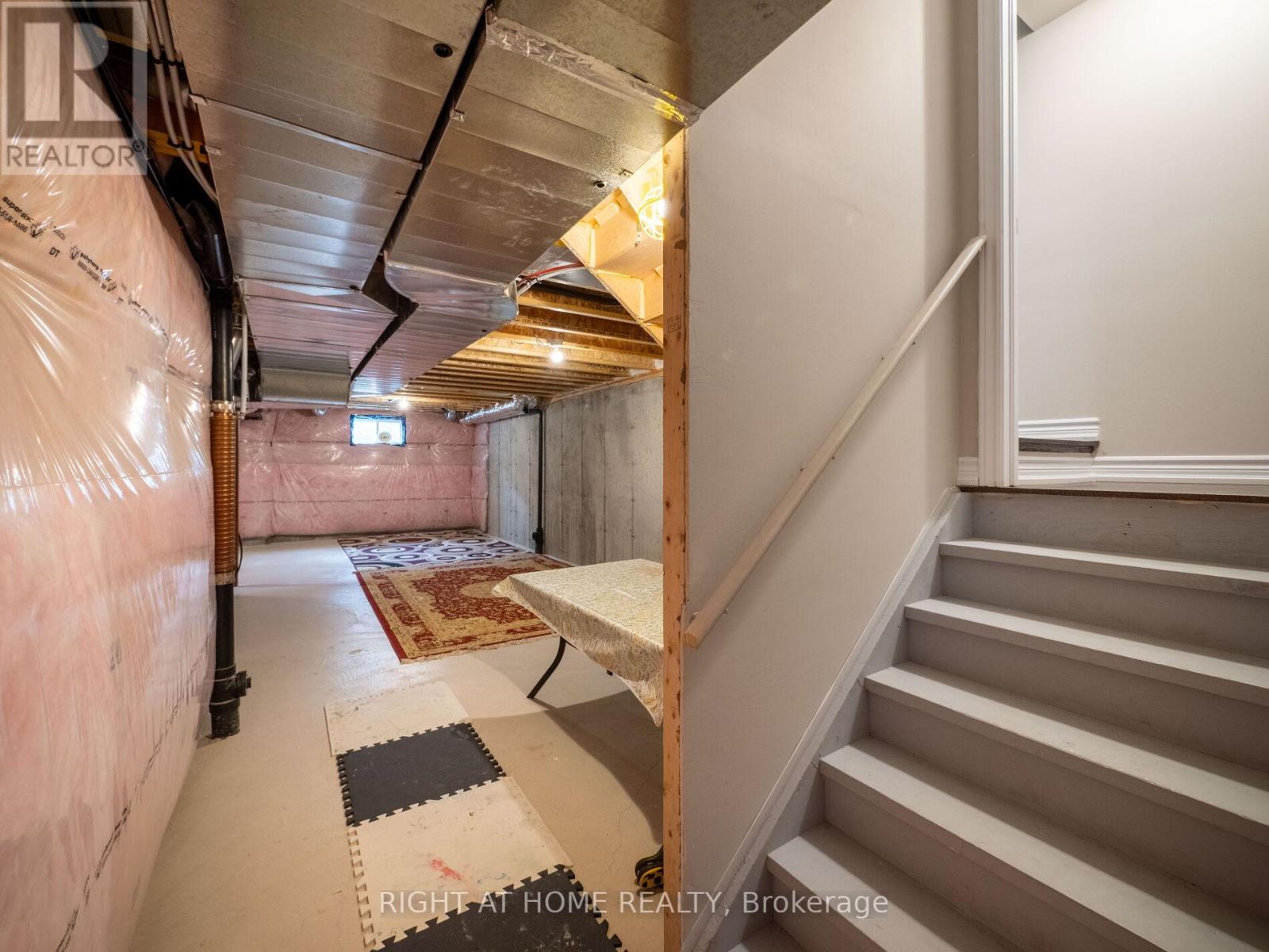 90 LENEY ST