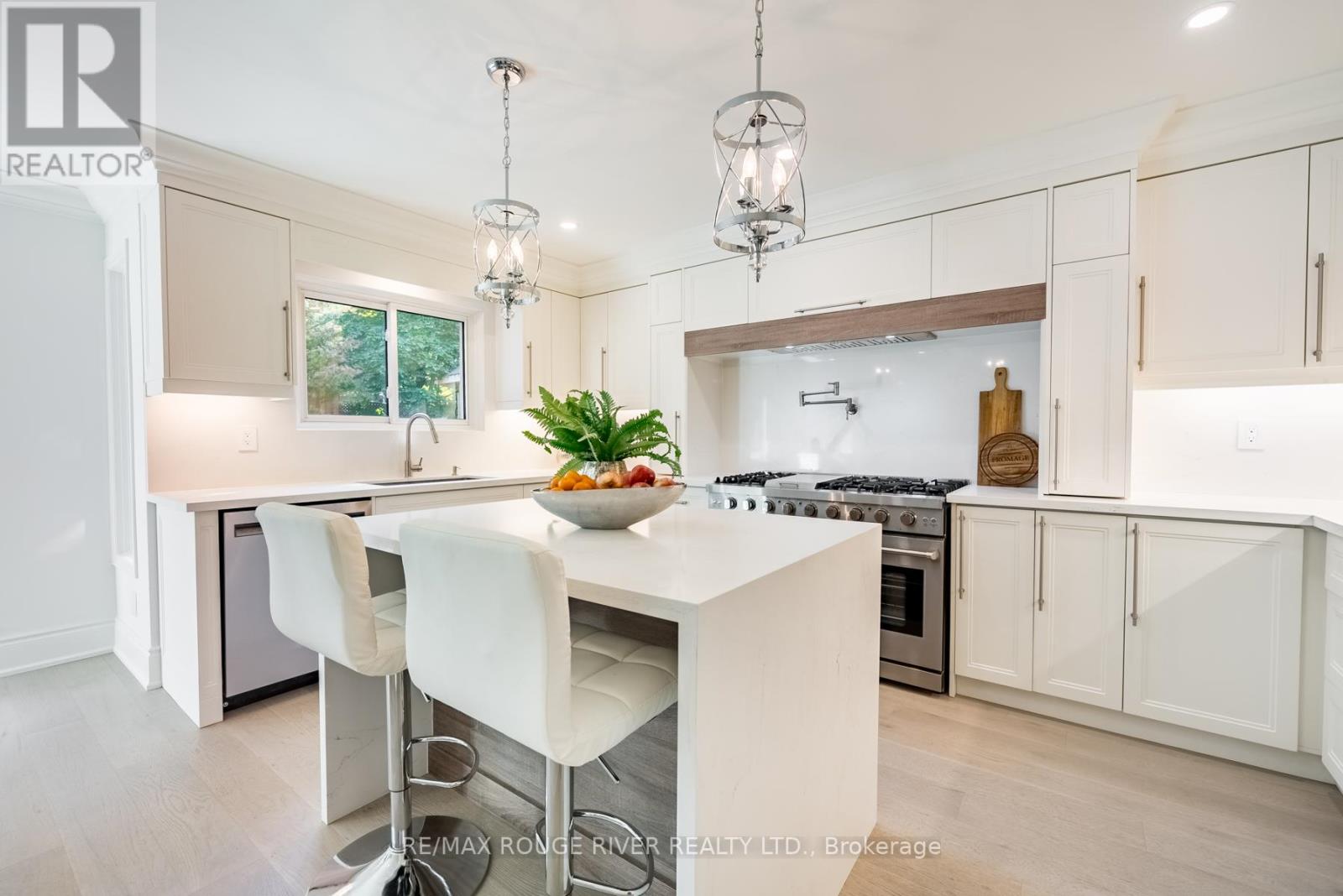 15 CHILTERN PL