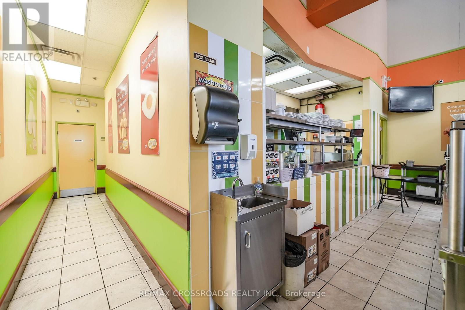 #SUITE 8 -617 VICTORIA ST W, #Suite 8