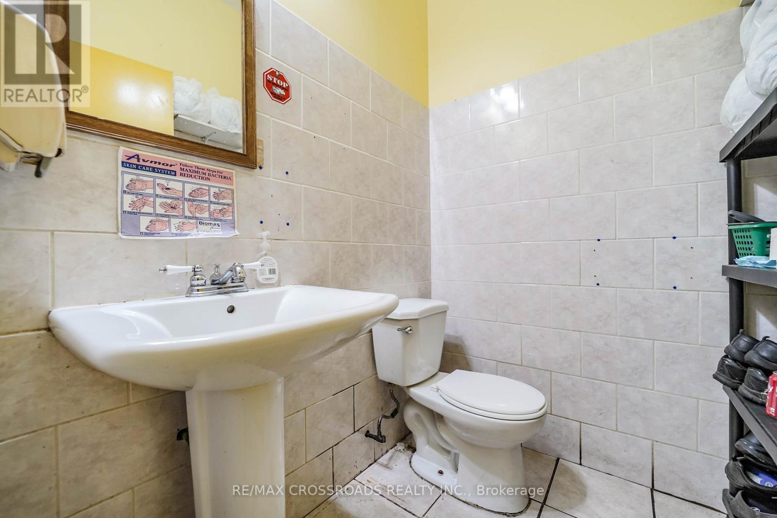 #SUITE 8 -617 VICTORIA ST W, #Suite 8