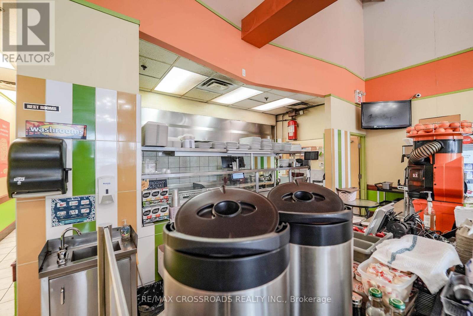 #SUITE 8 -617 VICTORIA ST W, #Suite 8