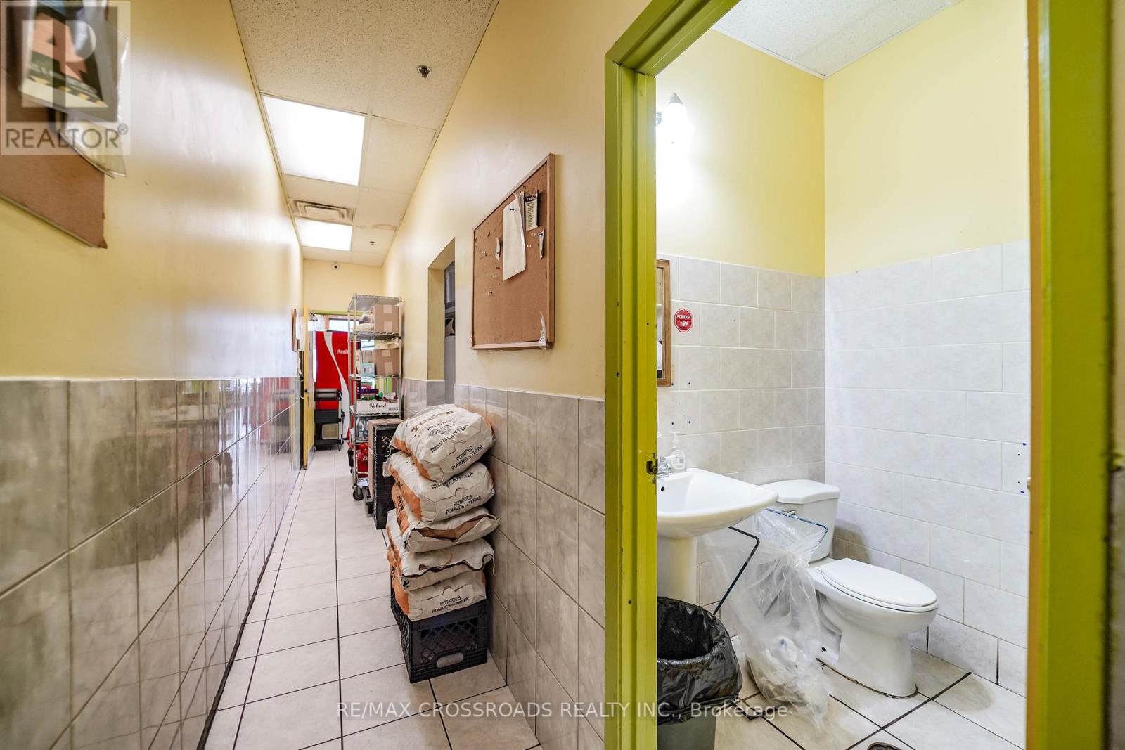 #SUITE 8 -617 VICTORIA ST W, #Suite 8