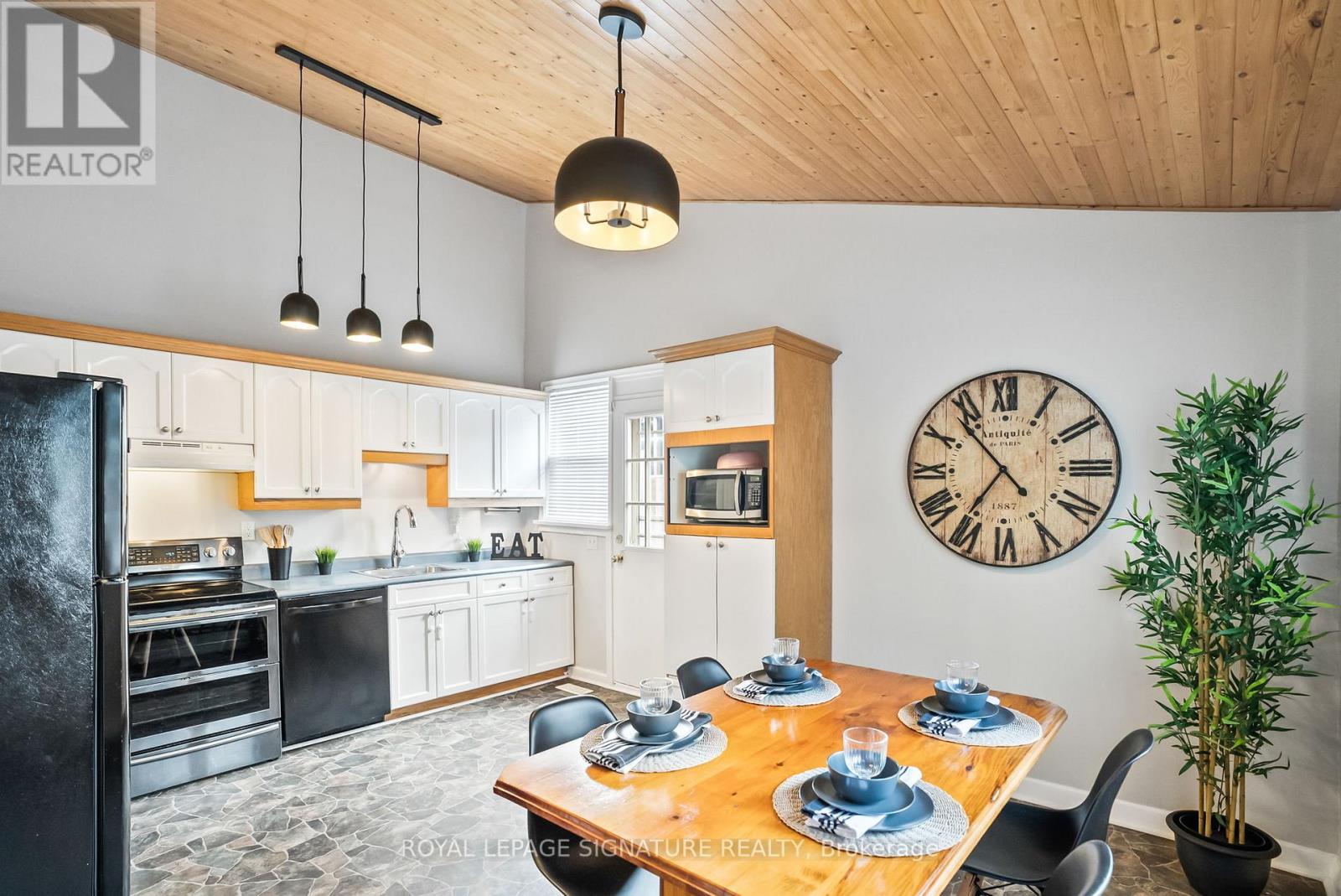 920 GREENWOOD CRES