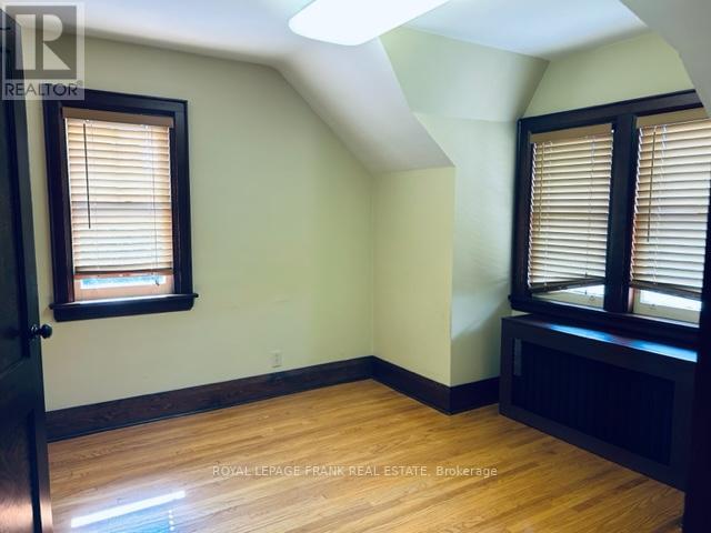 501 DUNDAS ST W