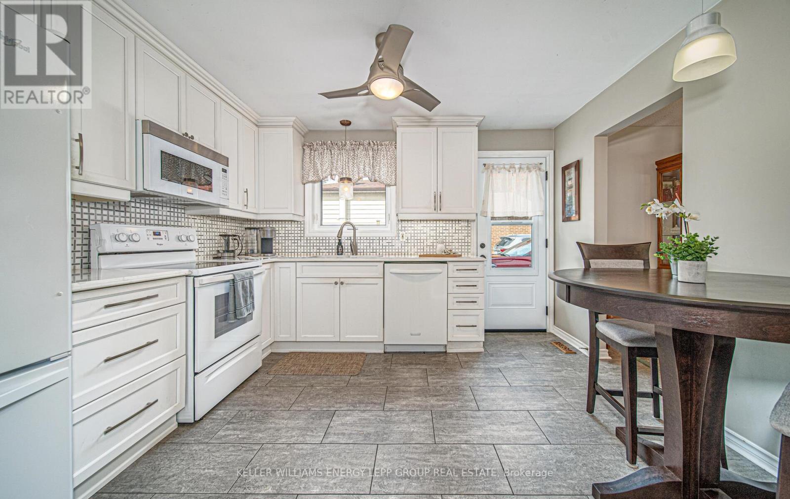 386 ROSEDALE DR