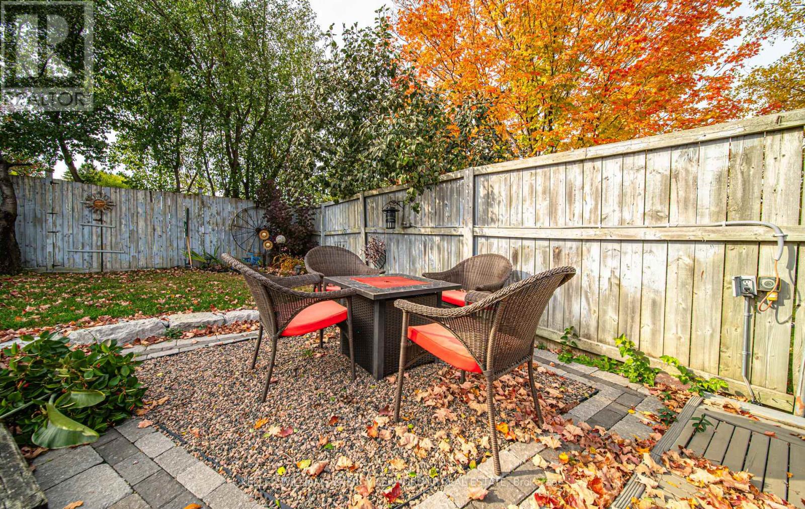 386 ROSEDALE DR