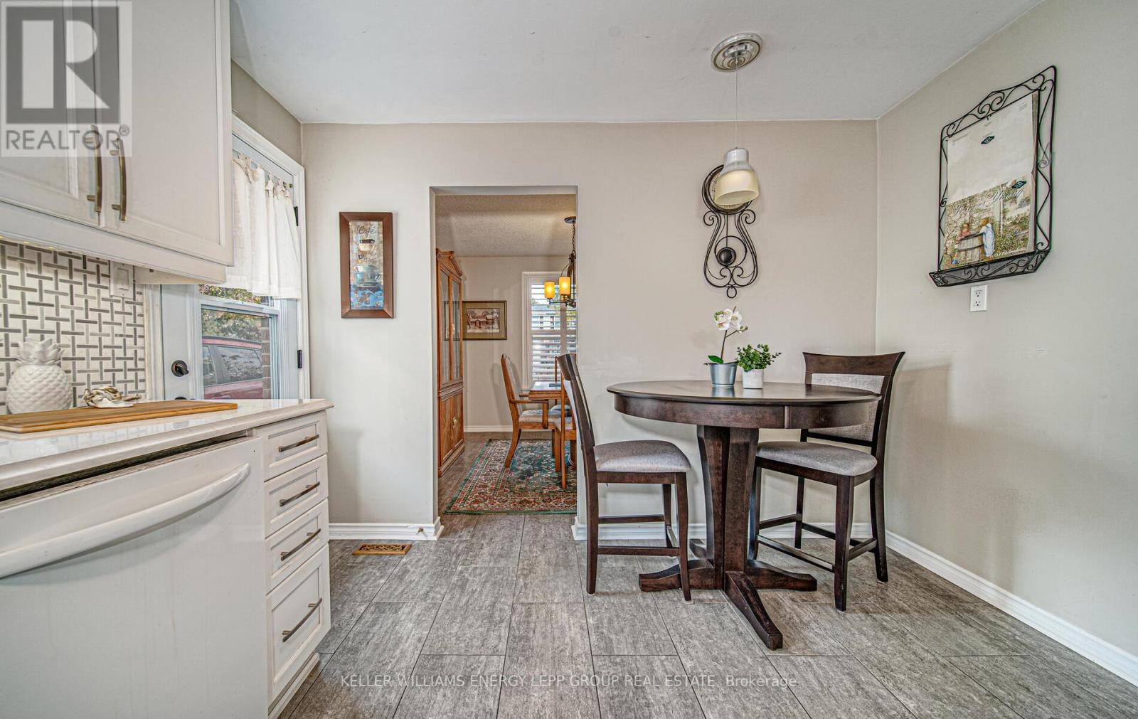 386 ROSEDALE DR