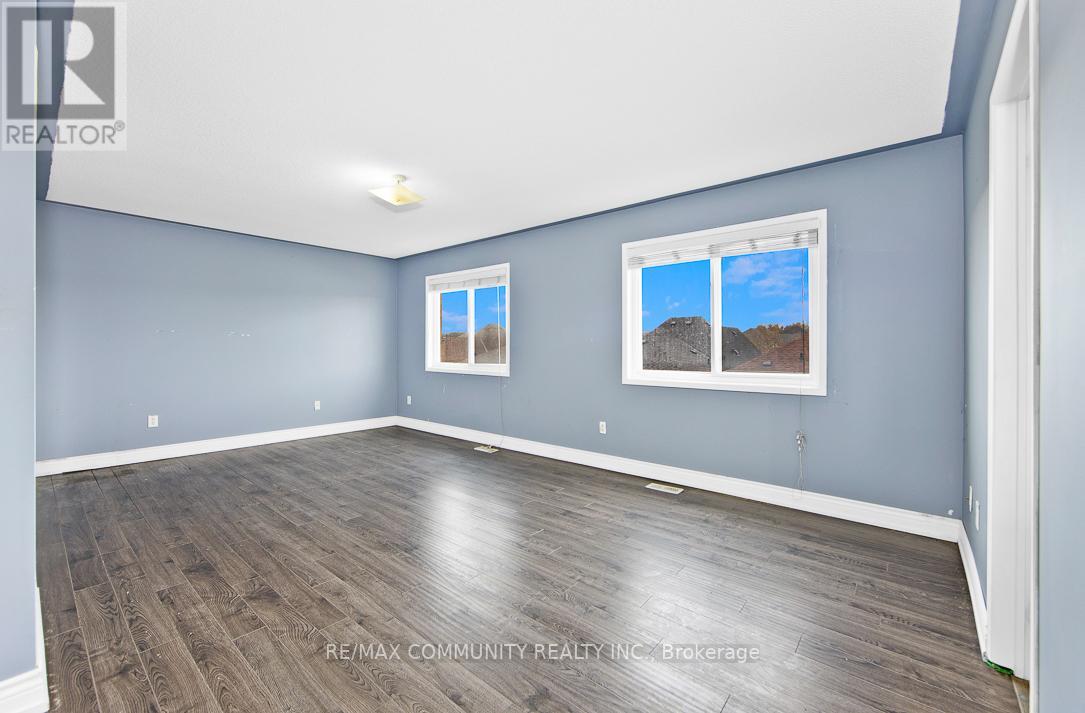 10 HINSLEY CRES