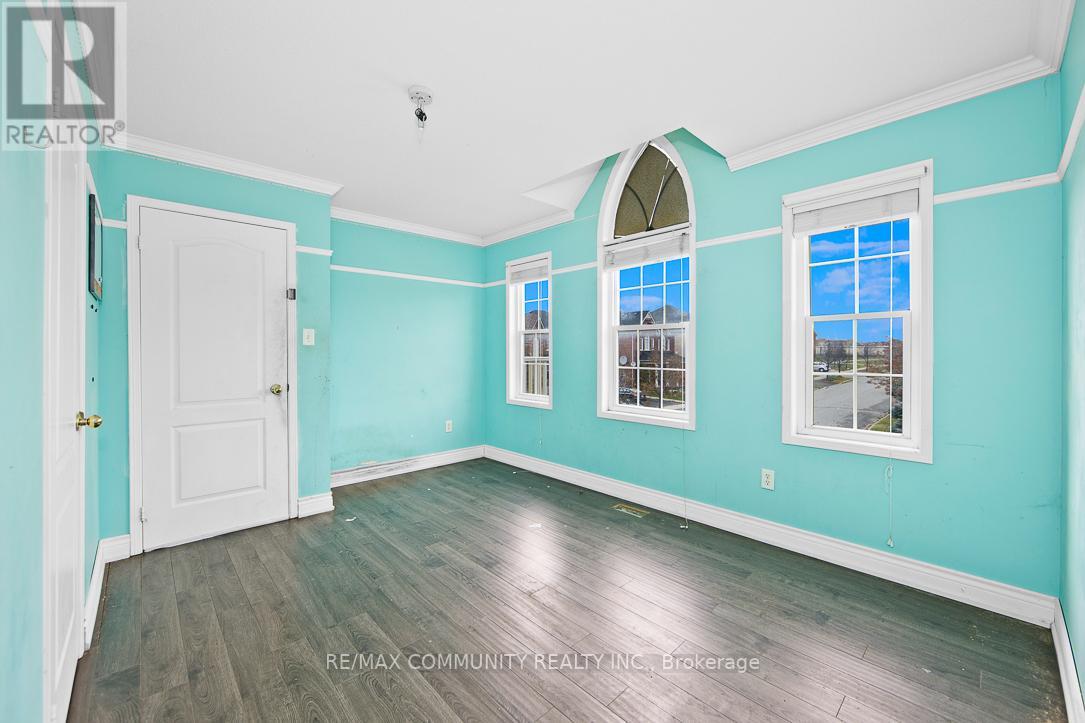 10 HINSLEY CRES