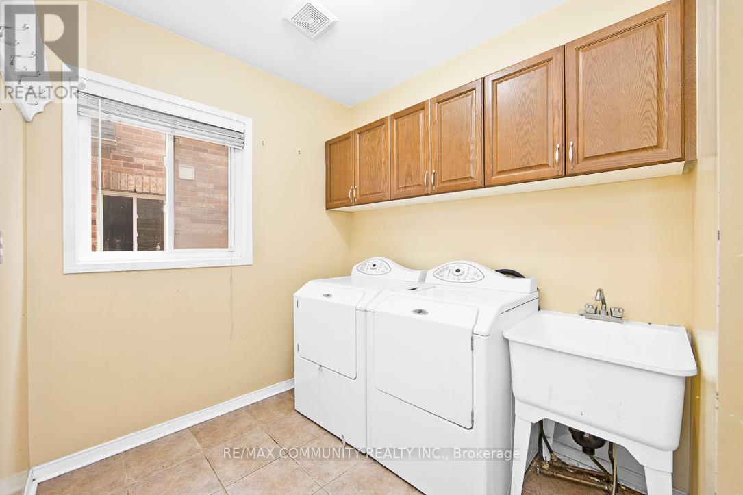 10 HINSLEY CRES