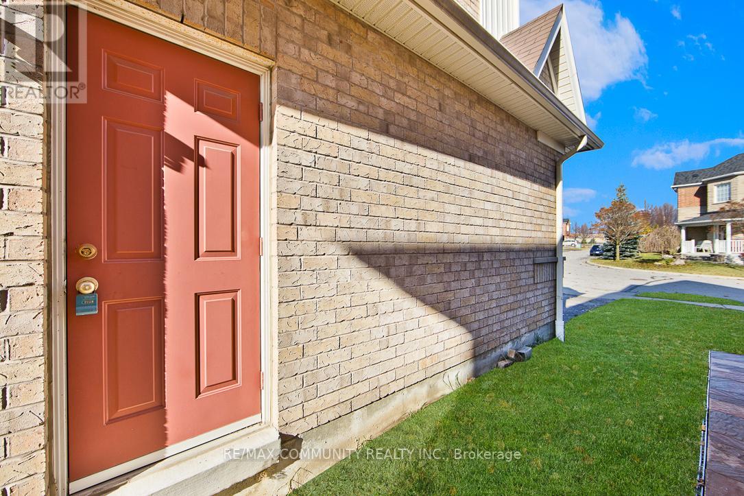 10 HINSLEY CRES