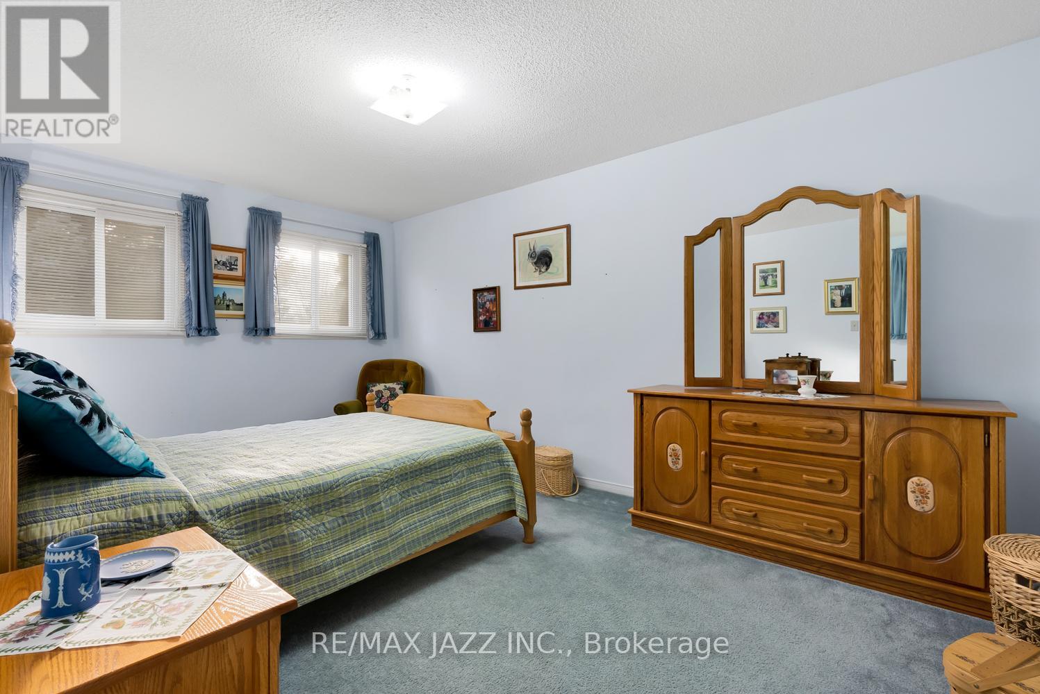 543 BRADLEY DR