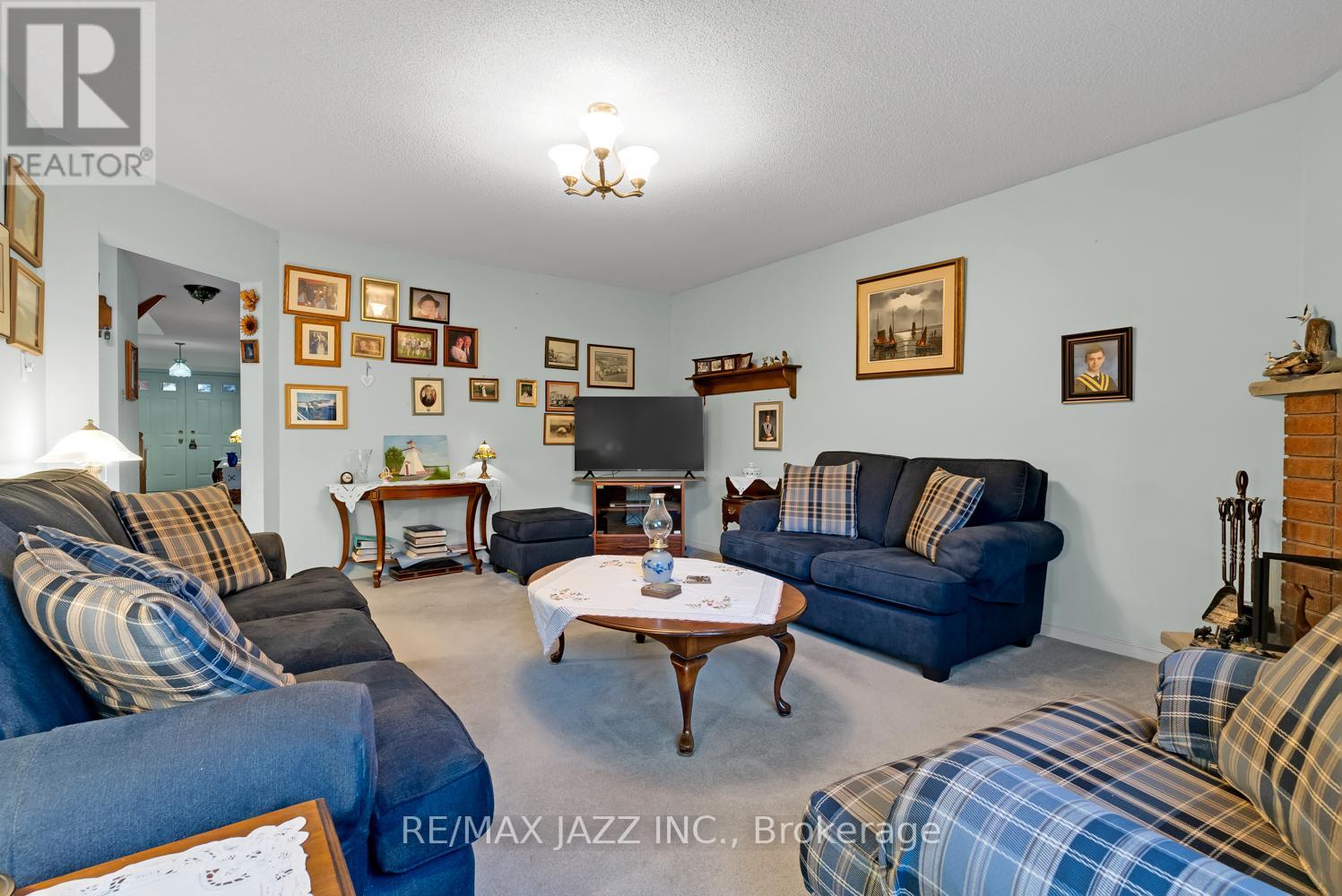 543 BRADLEY DR