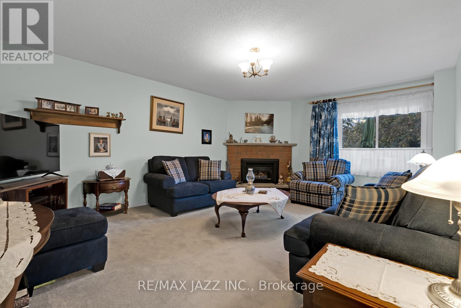 543 BRADLEY DR