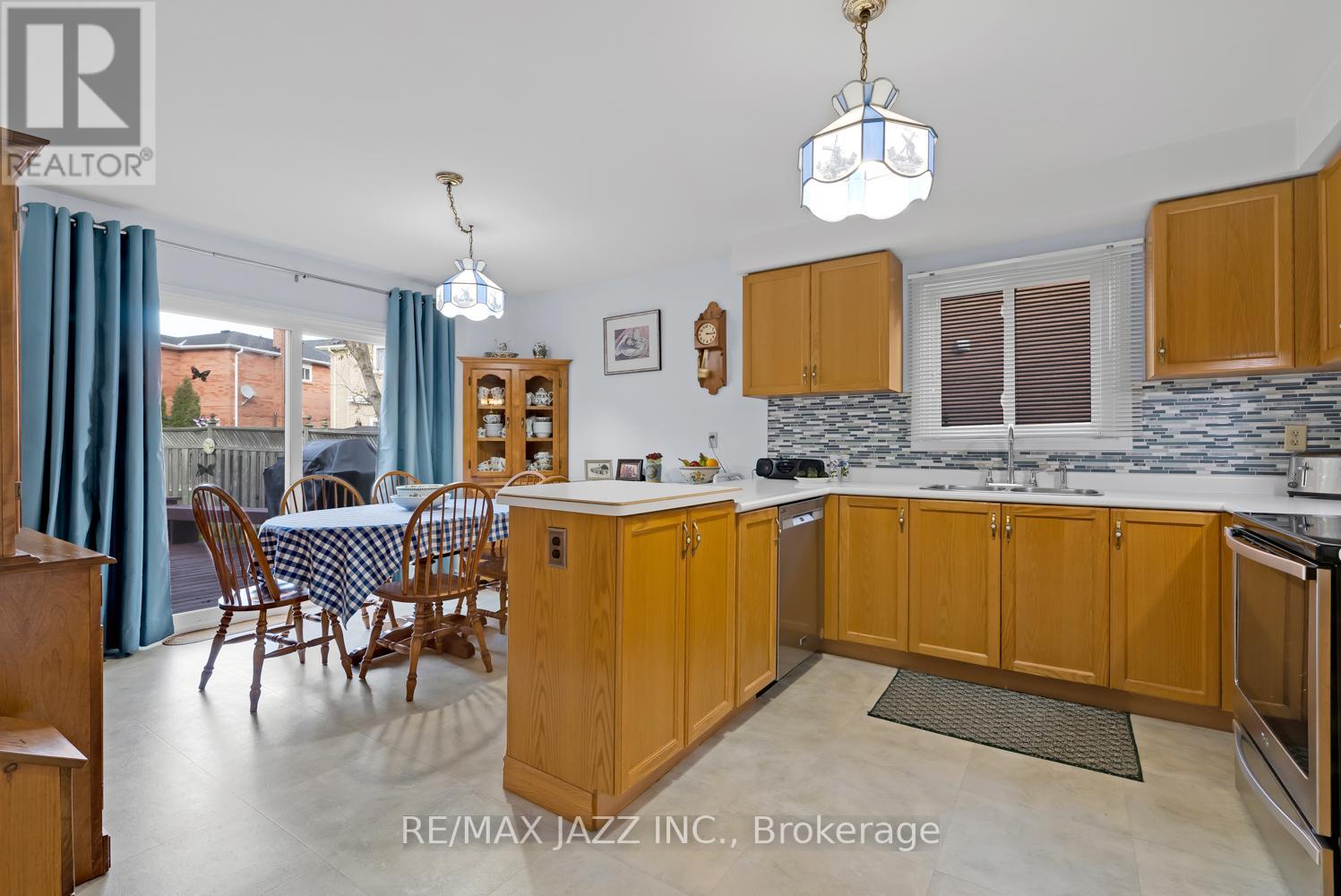 543 BRADLEY DR