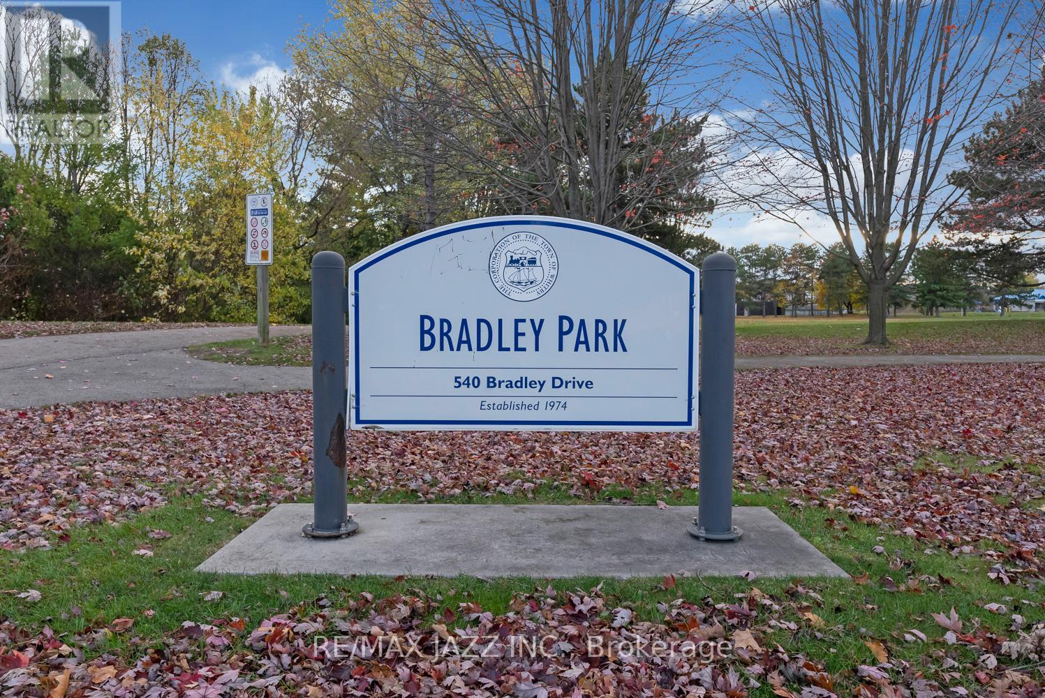 543 BRADLEY DR