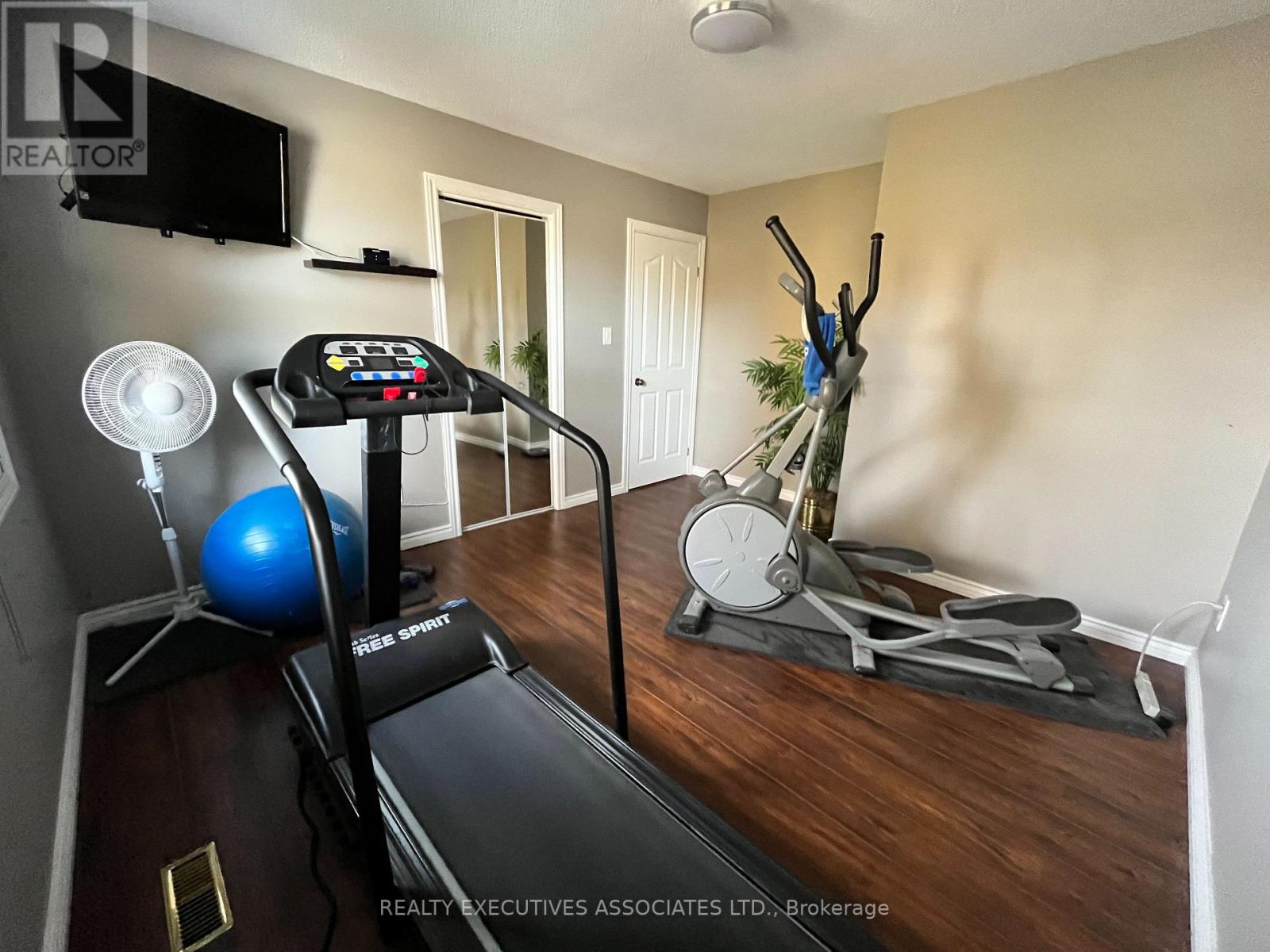 26 HIALEAH CRES