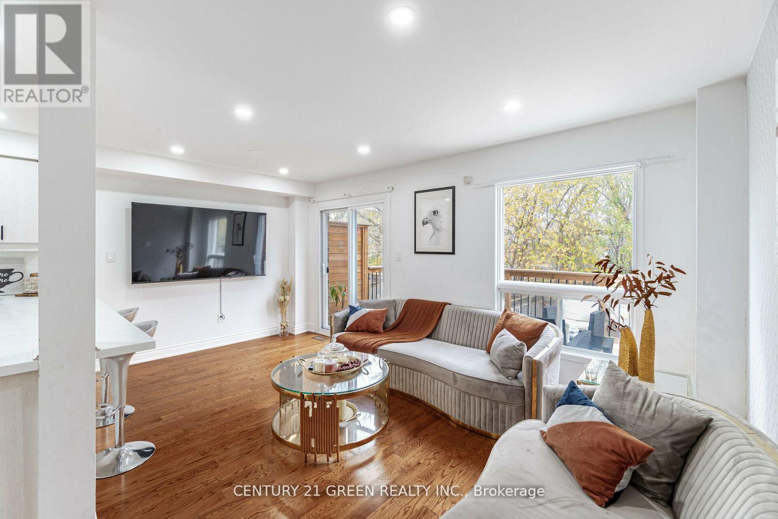 1610 AUTUMN CRES