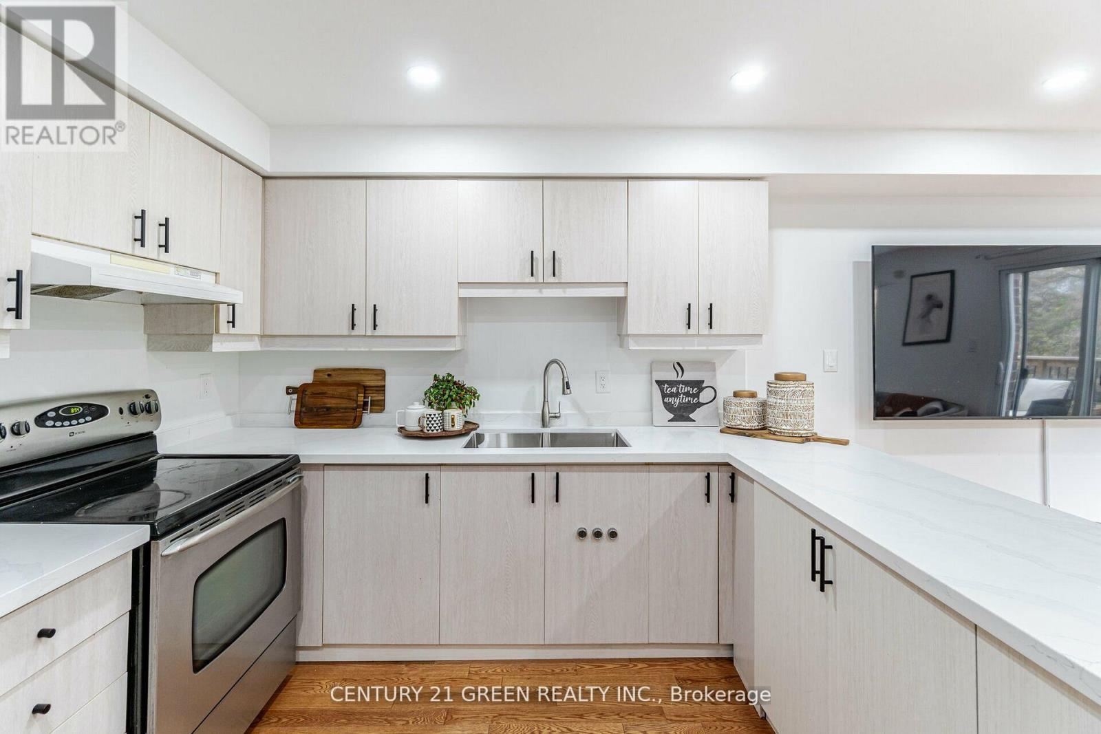 1610 AUTUMN CRES